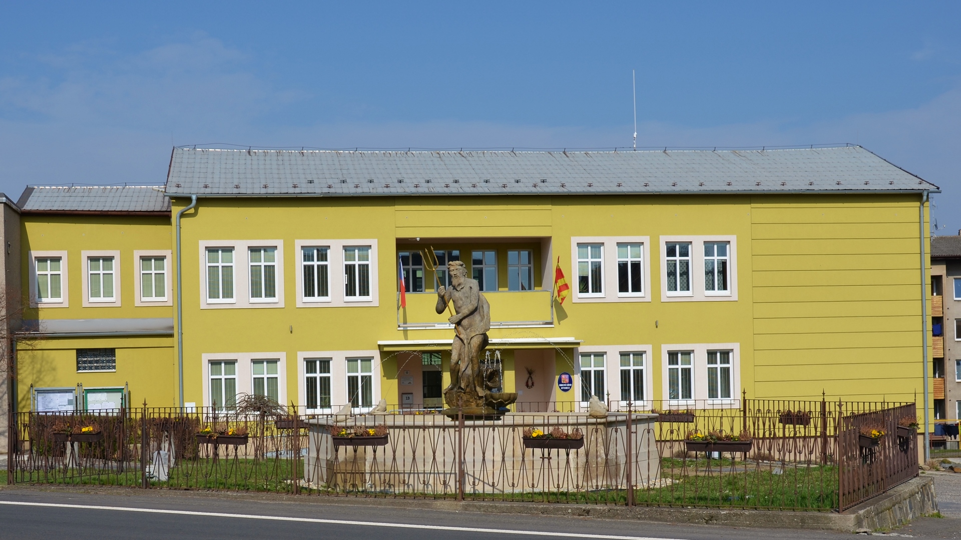 Dvorce - obecní úřad foto 5