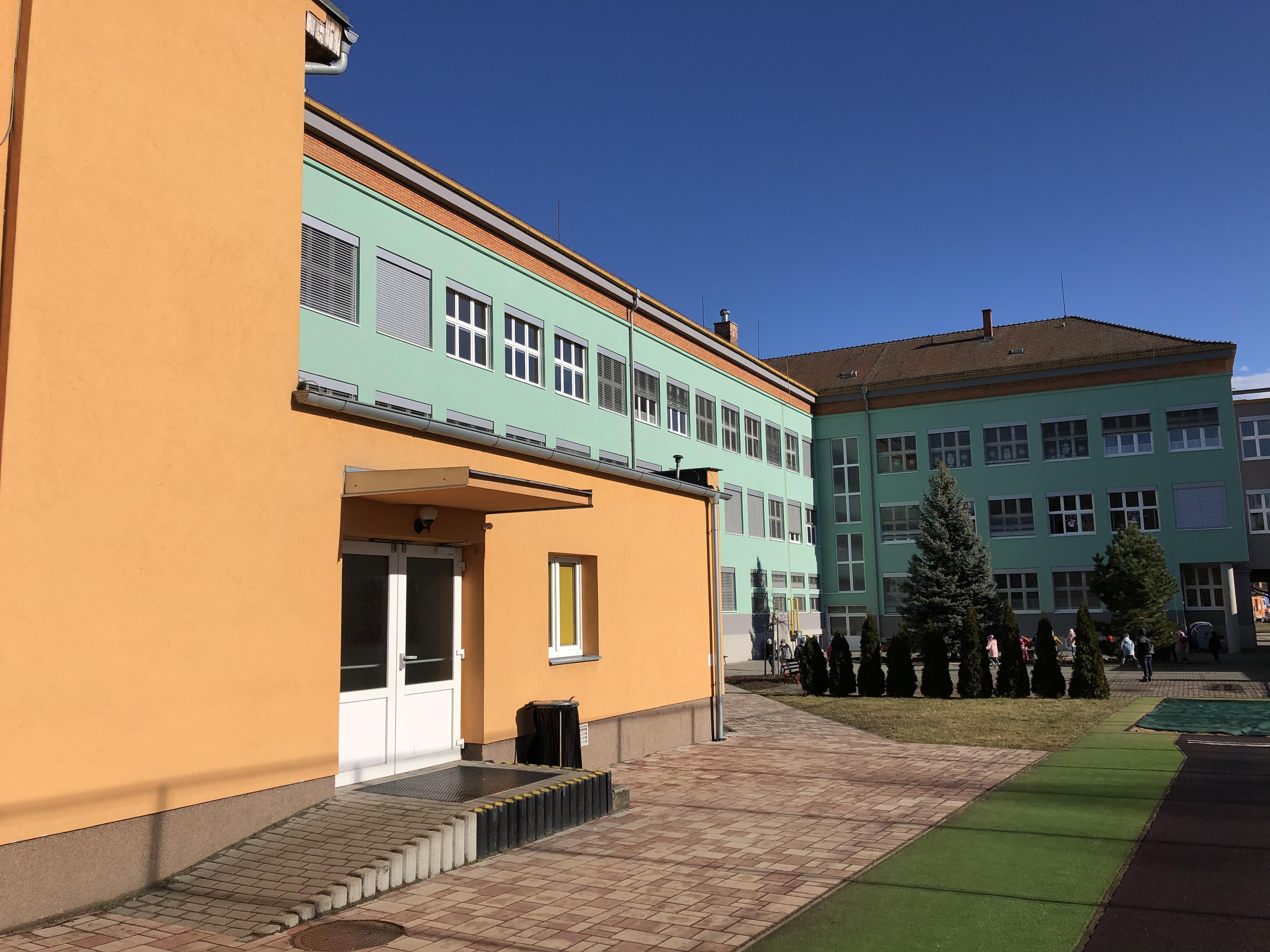 ZŠ Hustopeče, Nádražní foto 2