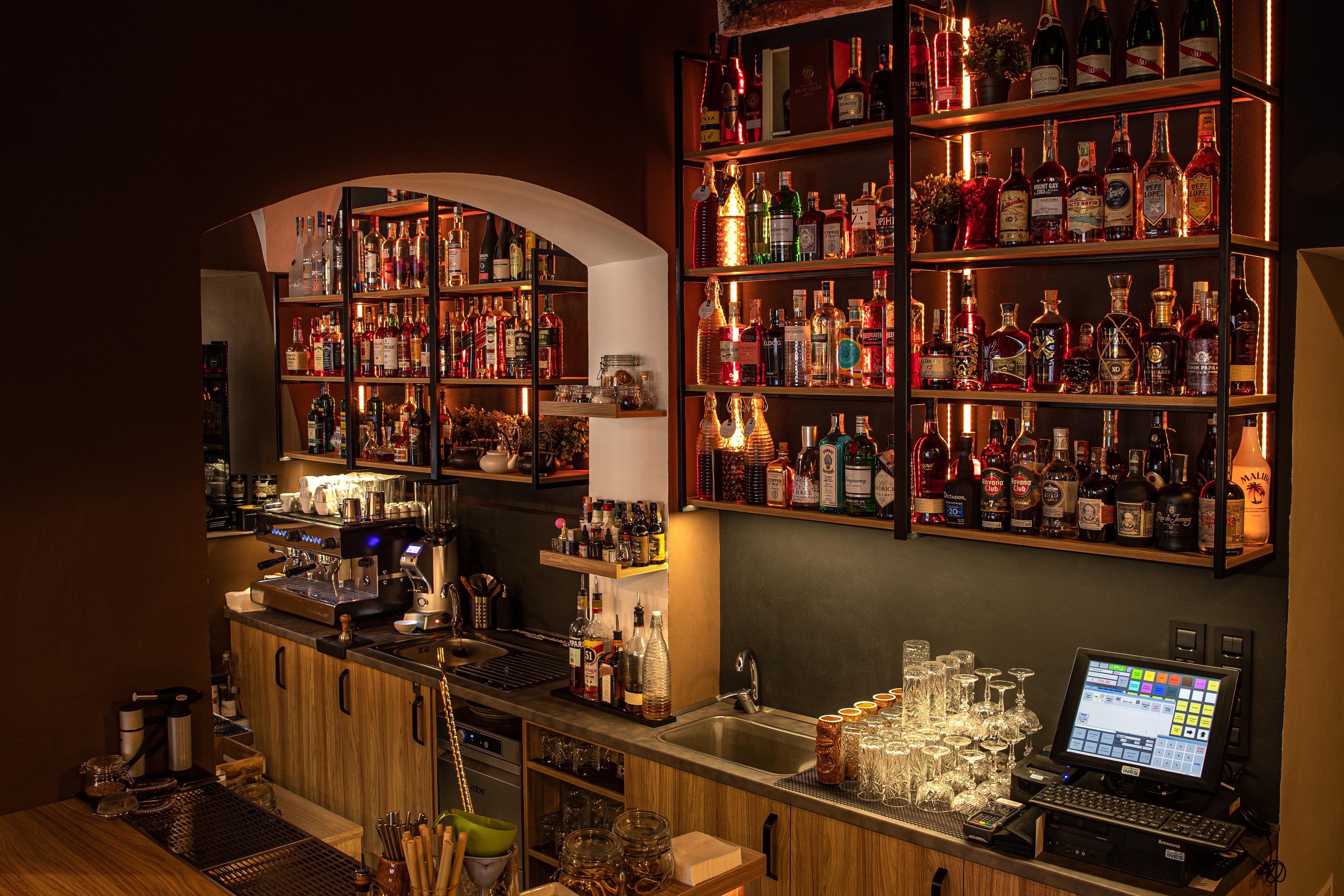 Black Wall Caffe & Cocktail Bar foto 2