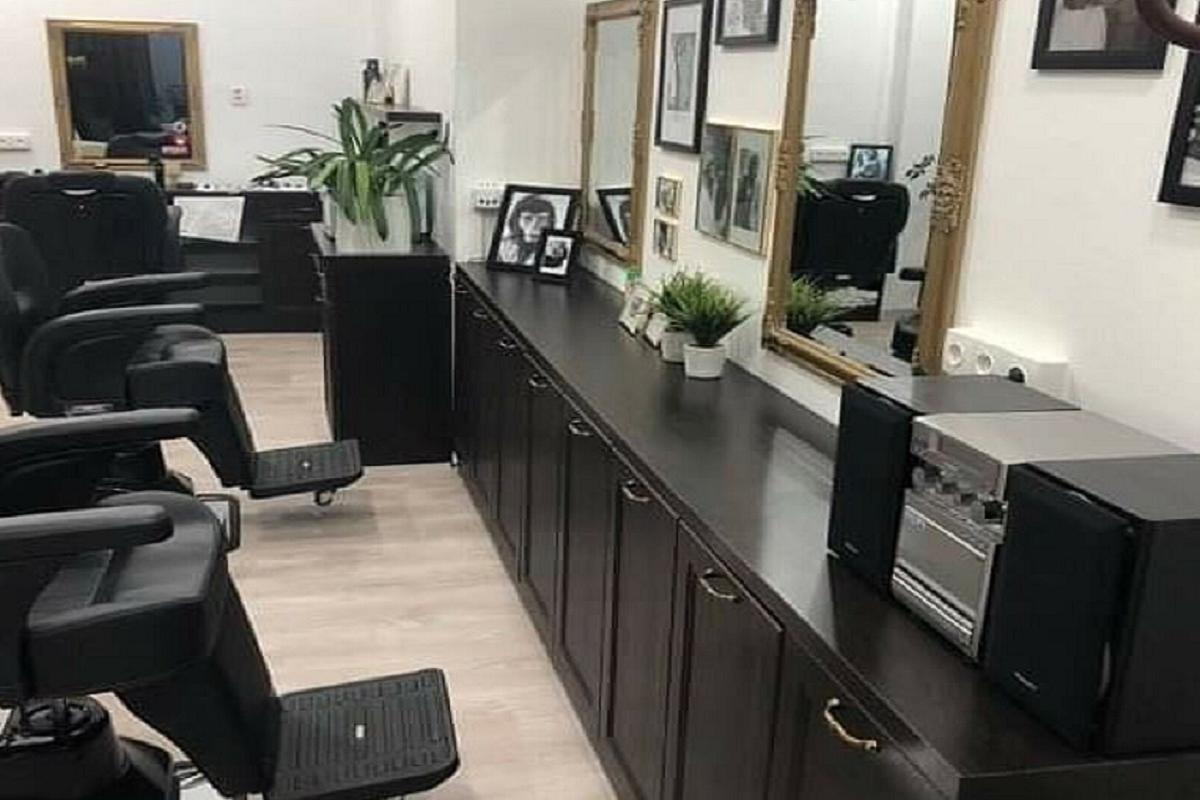 Combed monkey barber shop