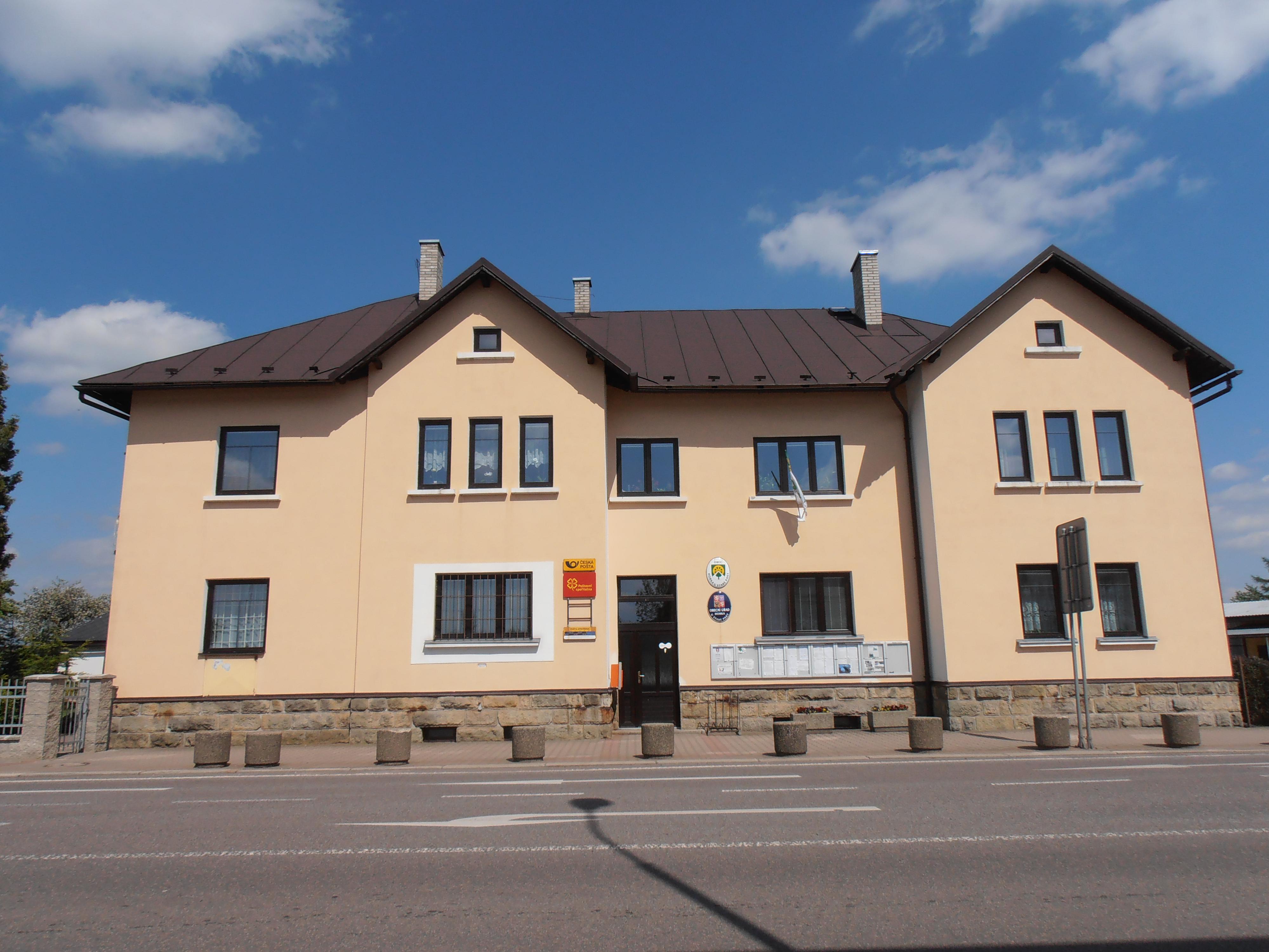 Horka u Staré Paky - obecní úřad foto 2
