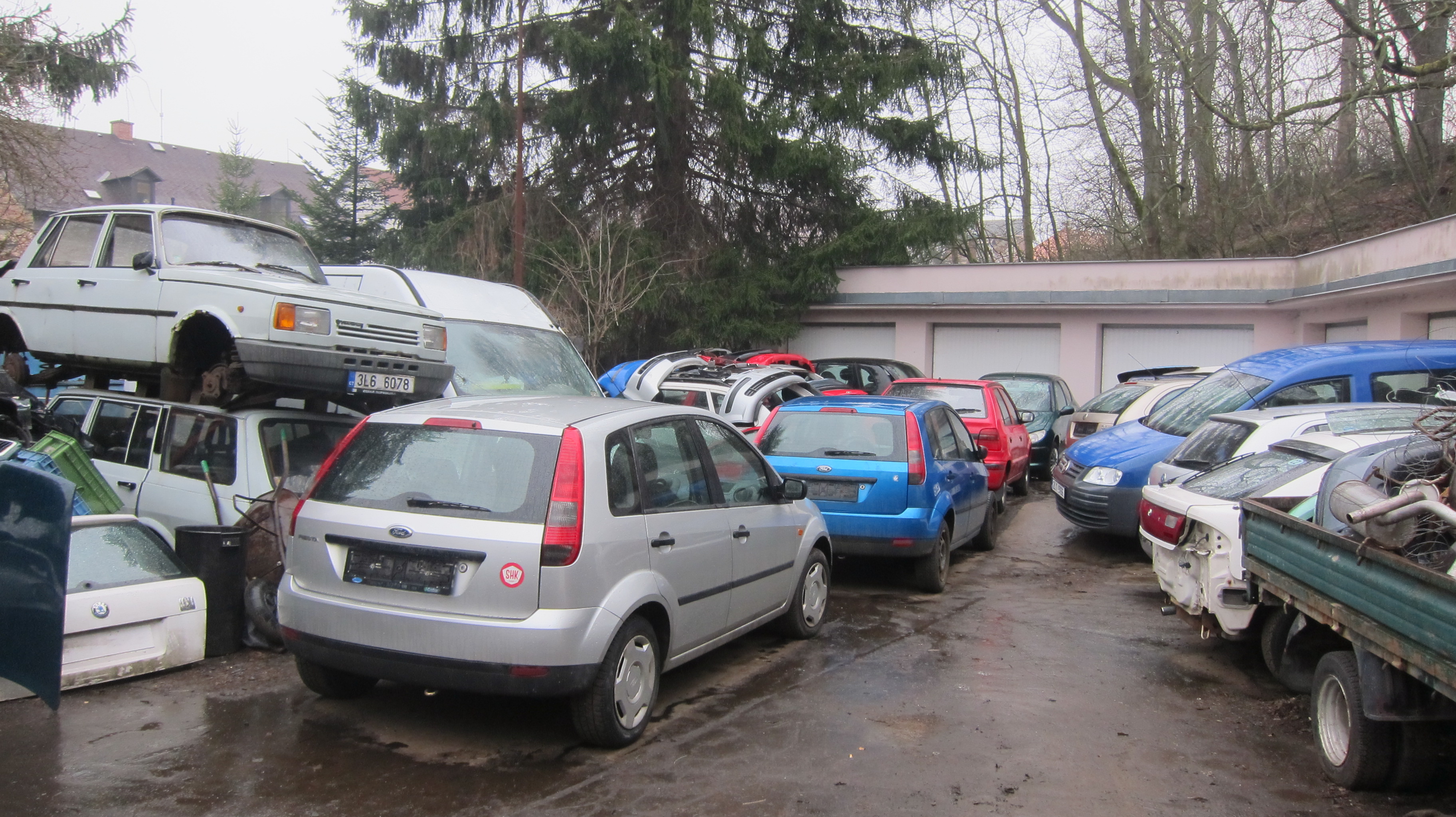 RENOVA AUTOVRAKOVIŠTĚ foto 3