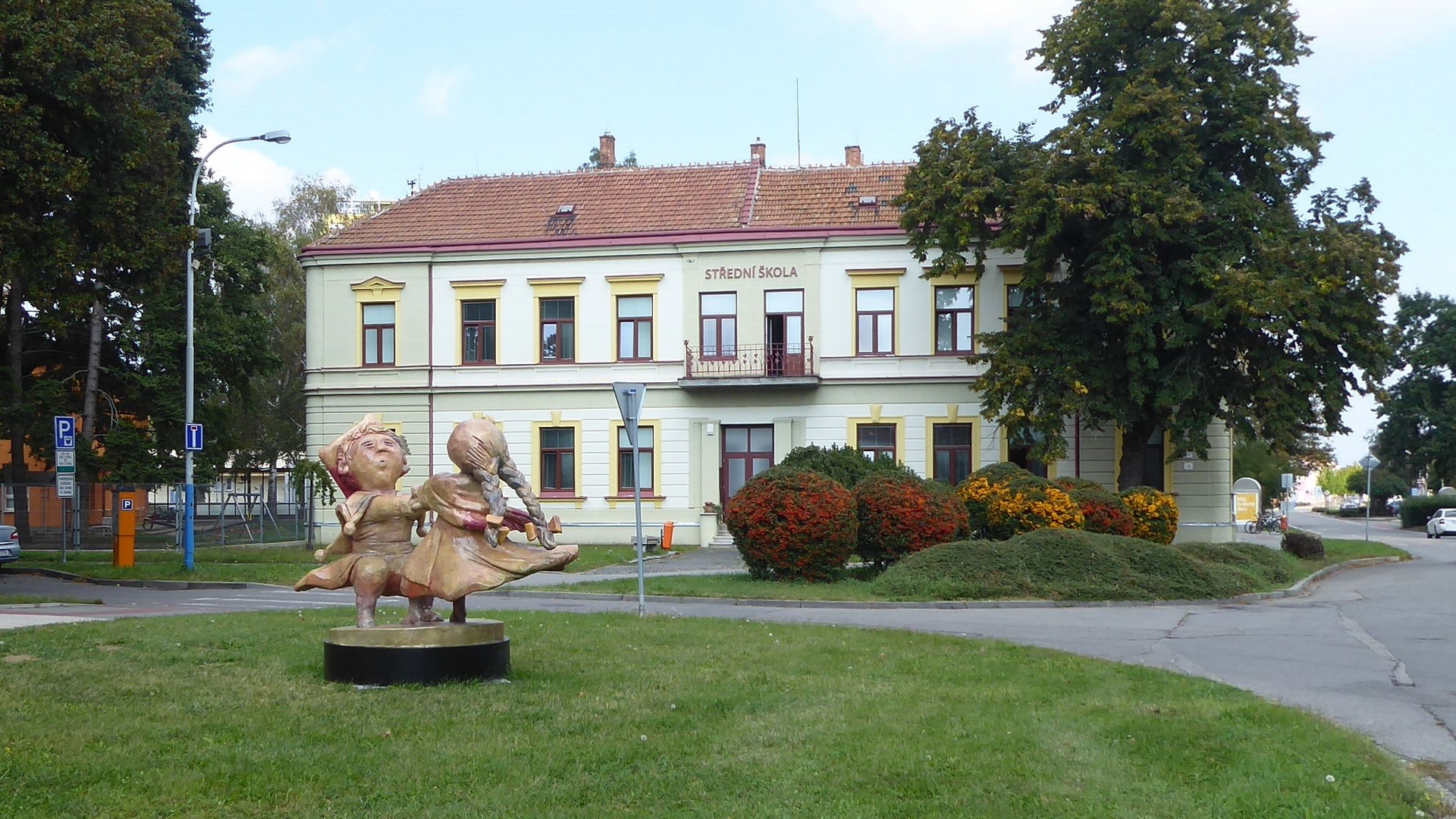 Střední škola manažerská a zdravotnická foto 2