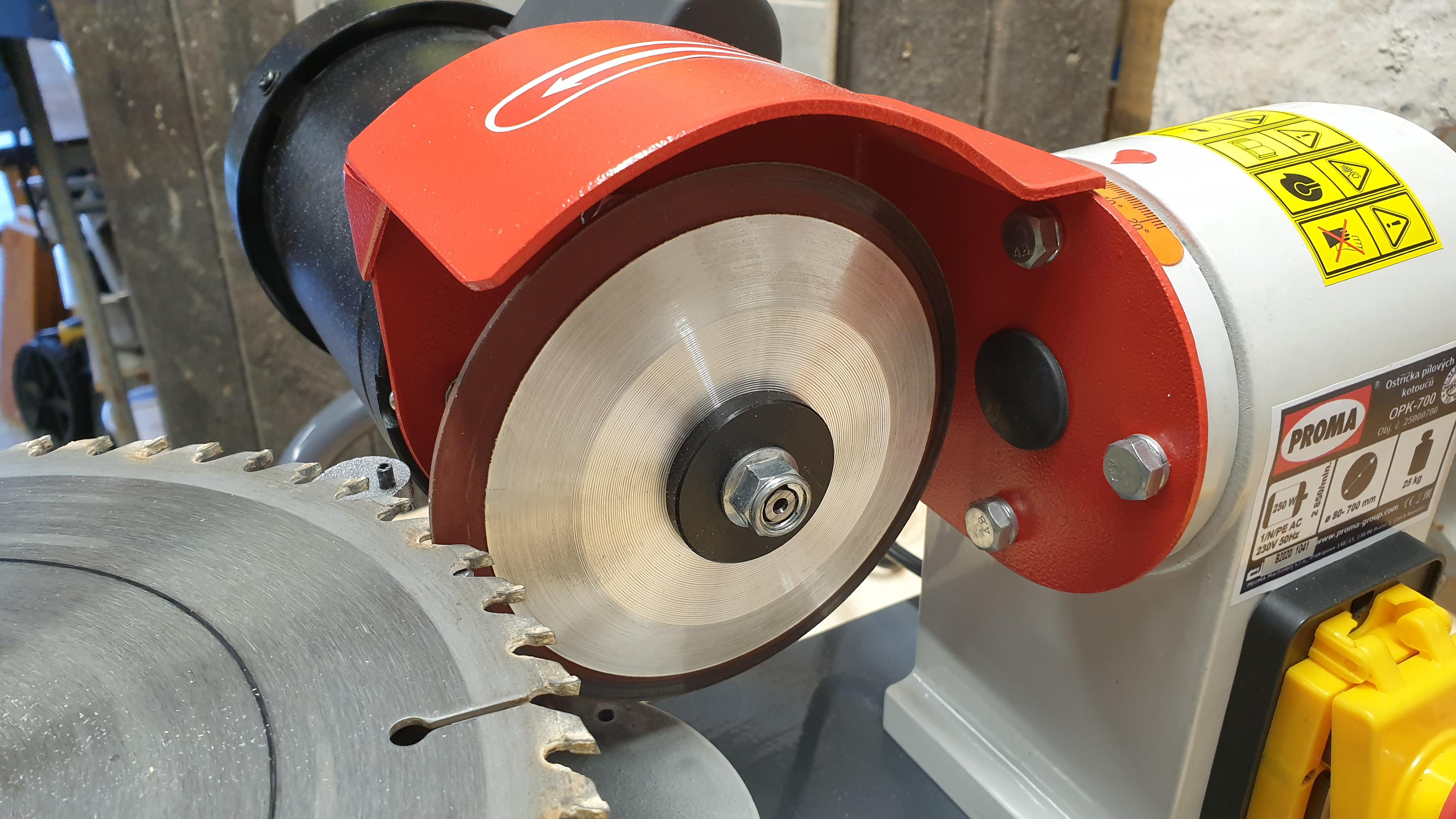 Na ostří nože foto 2