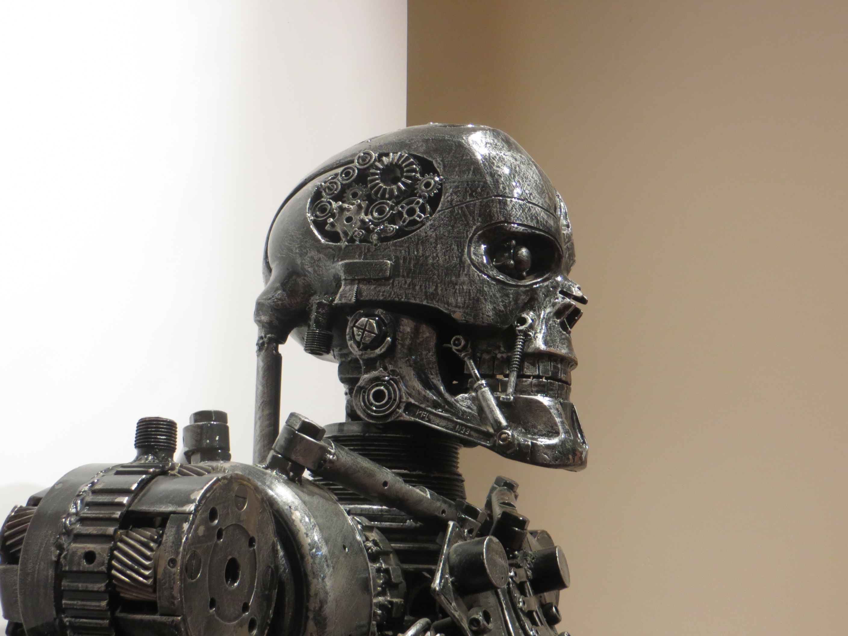 Galerie ocelových figurín foto 3