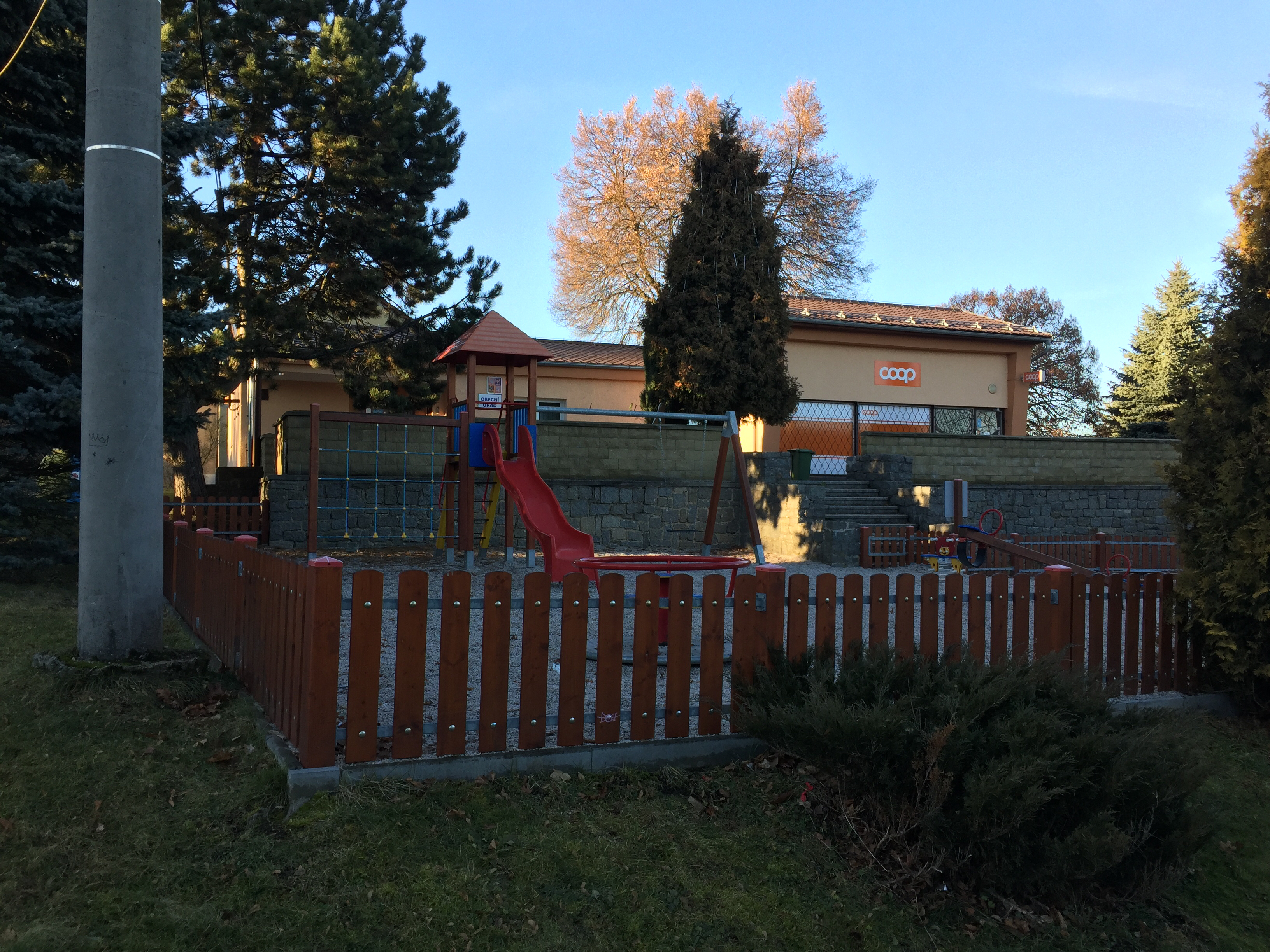 Tis u Blatna - obecní úřad foto 3