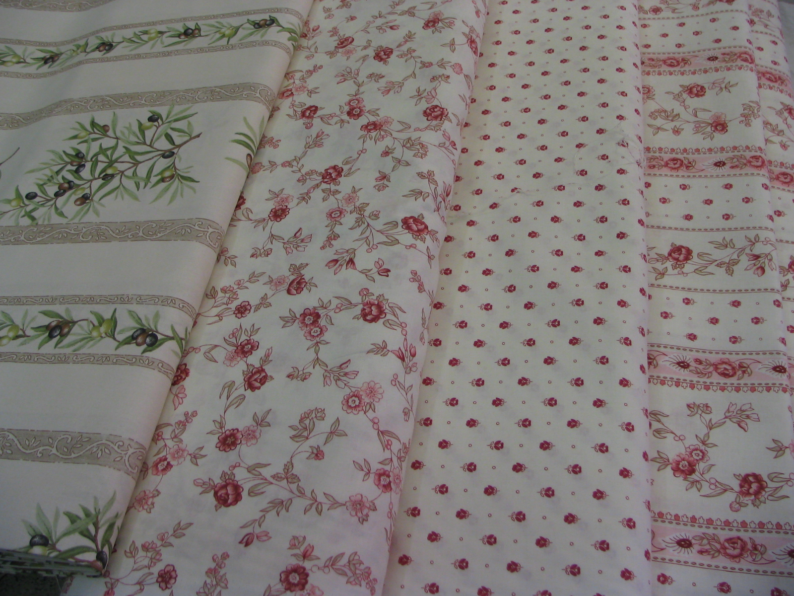 Látky Červený a spol. foto 3