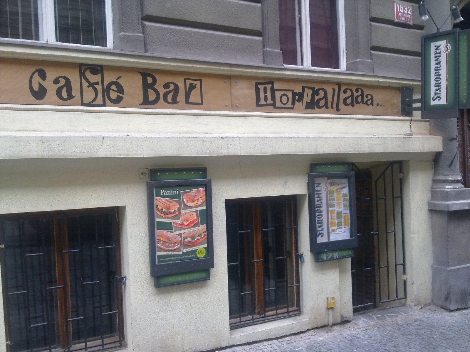 Café Bar Hoppallaaa foto 1