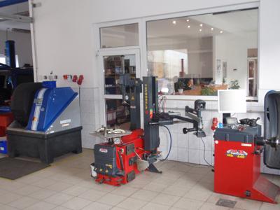 STAMAL SERVIS s.r.o. Autodoprava - Autoopravna - Pneuservis foto 3