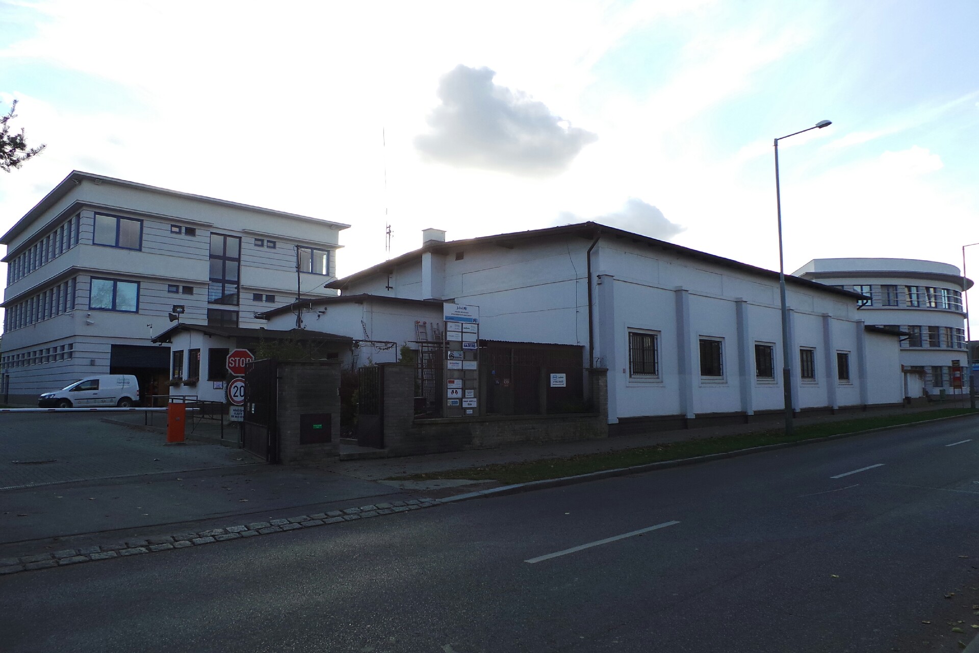 Lom trading, spol. s r.o.