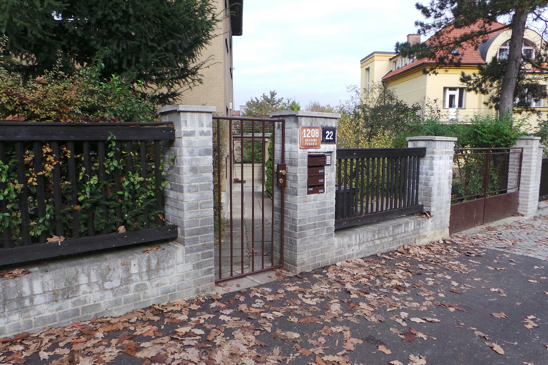 Creative Services, s.r.o.