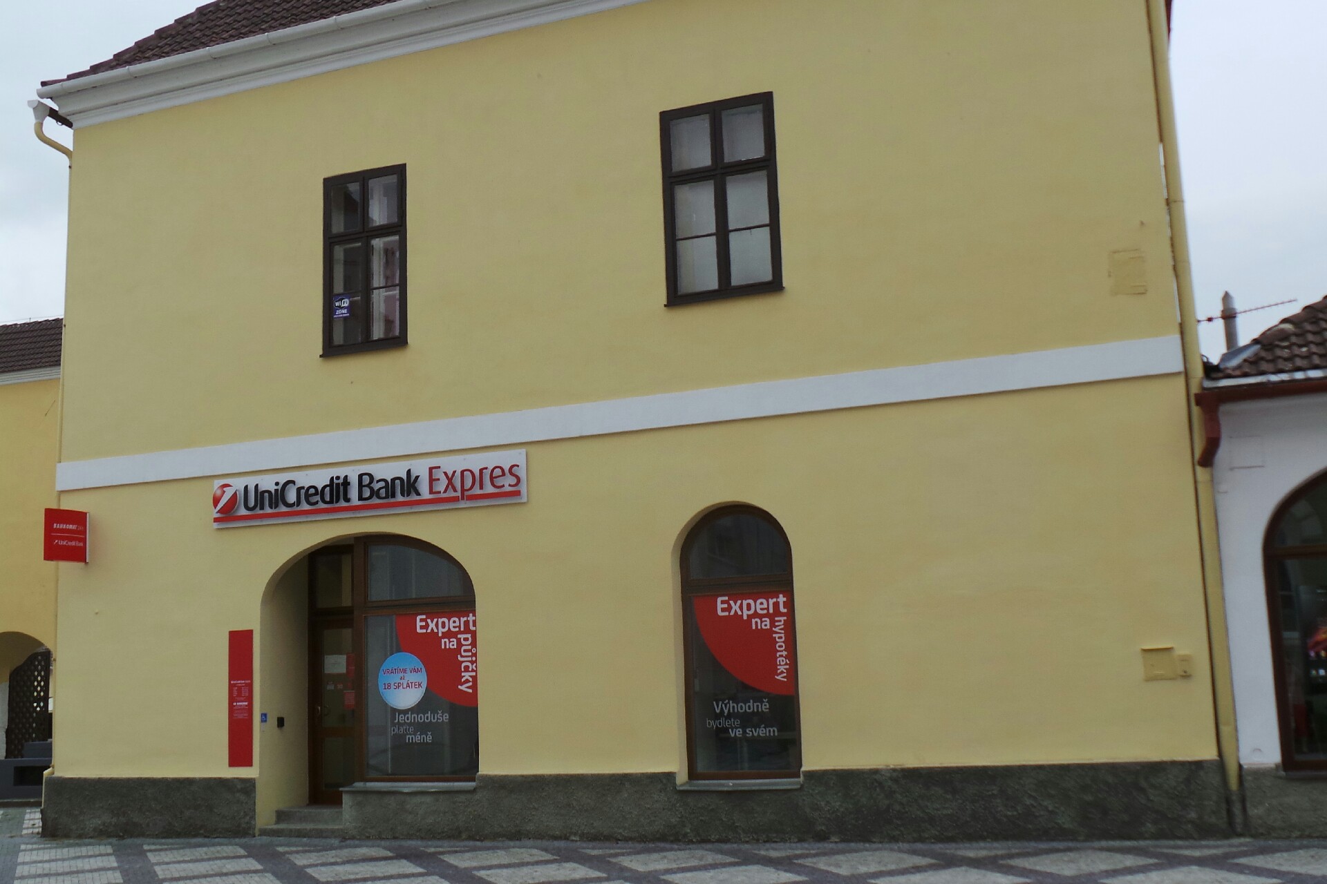 Bankomat UniCredit Bank Czech Republic foto 2