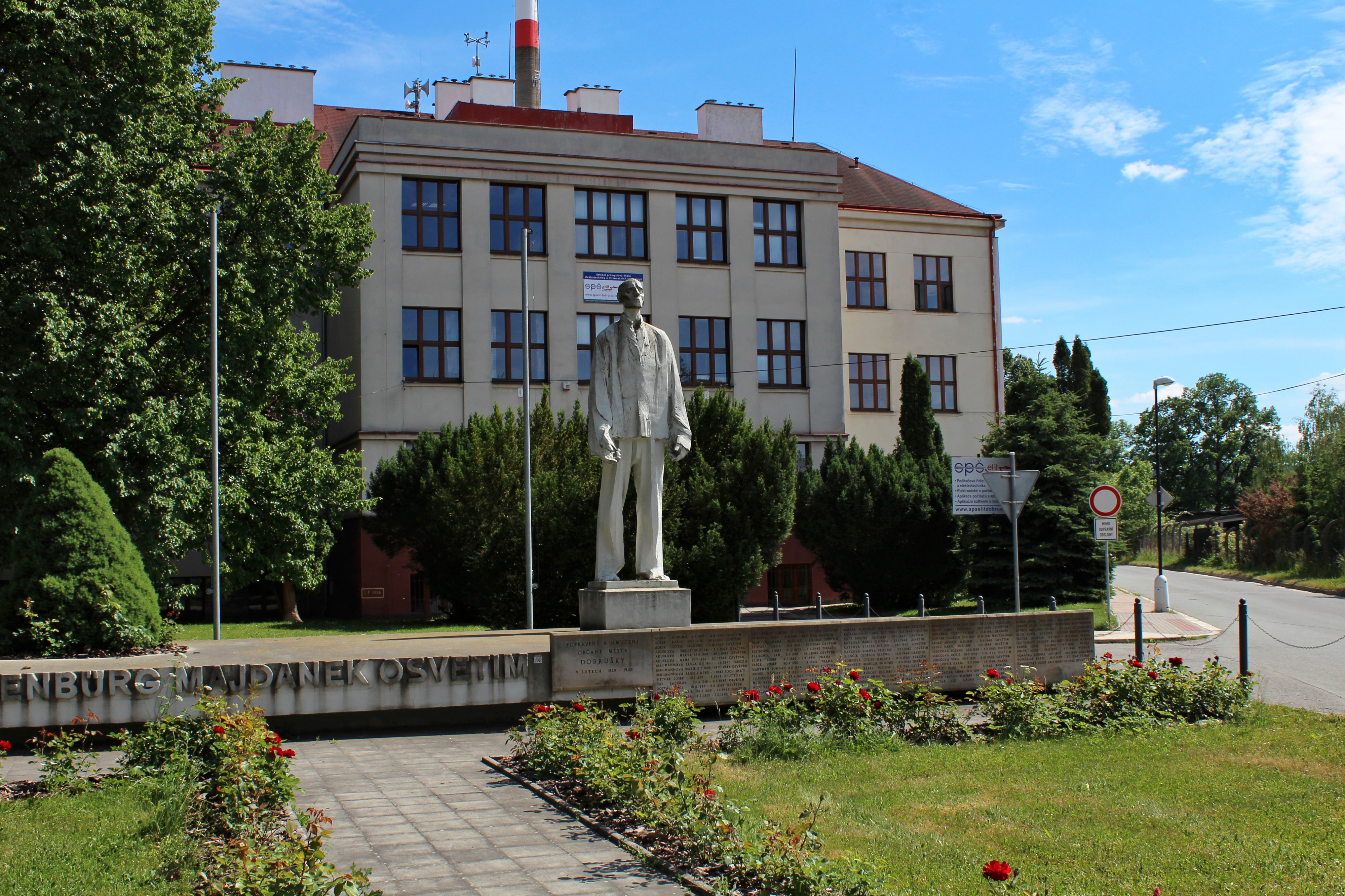 Střední průmyslová škola elektrotechniky a informačních technologií foto 5