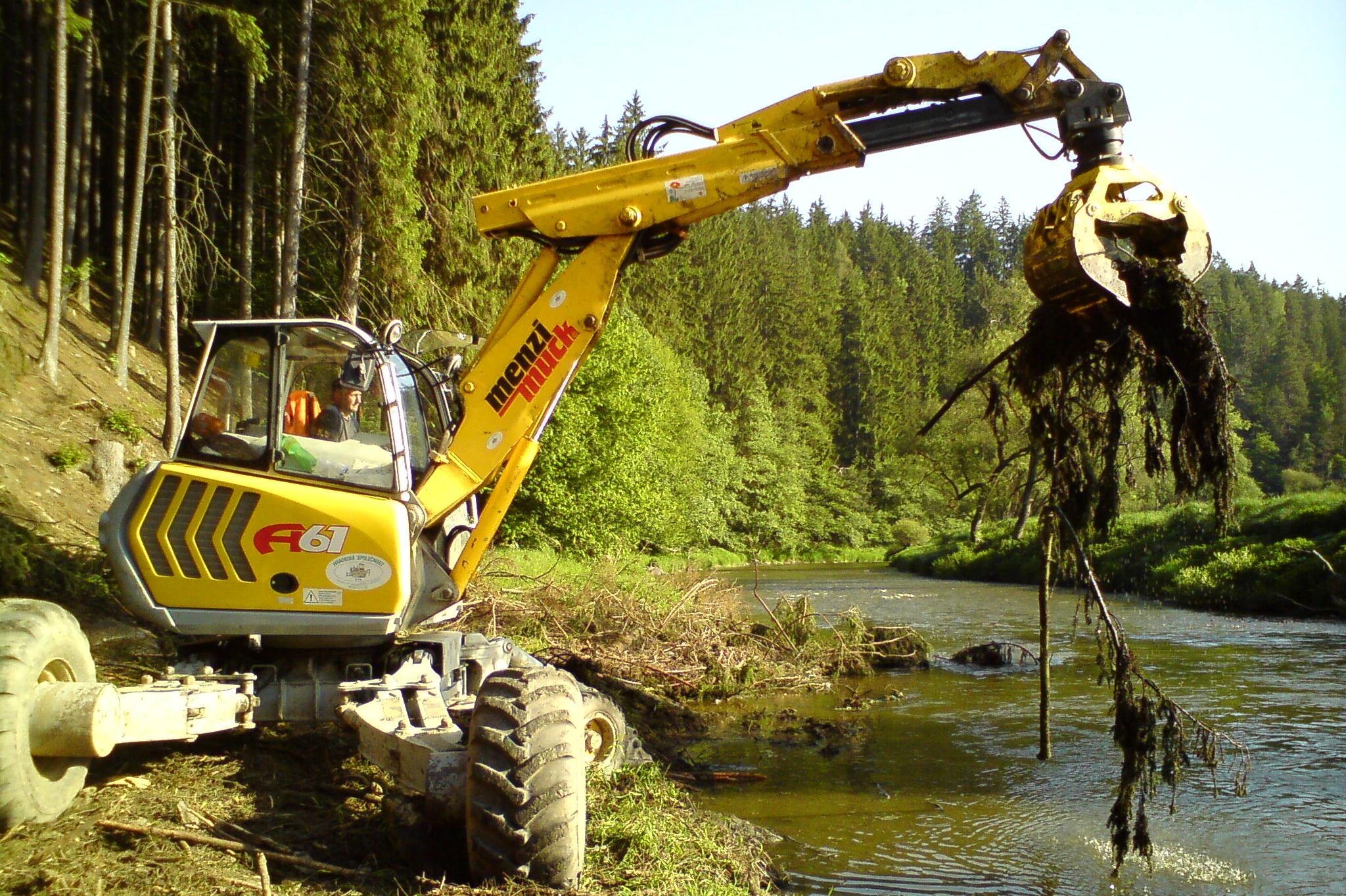 HRADECKÁ SPOLEČNOST s.r.o.