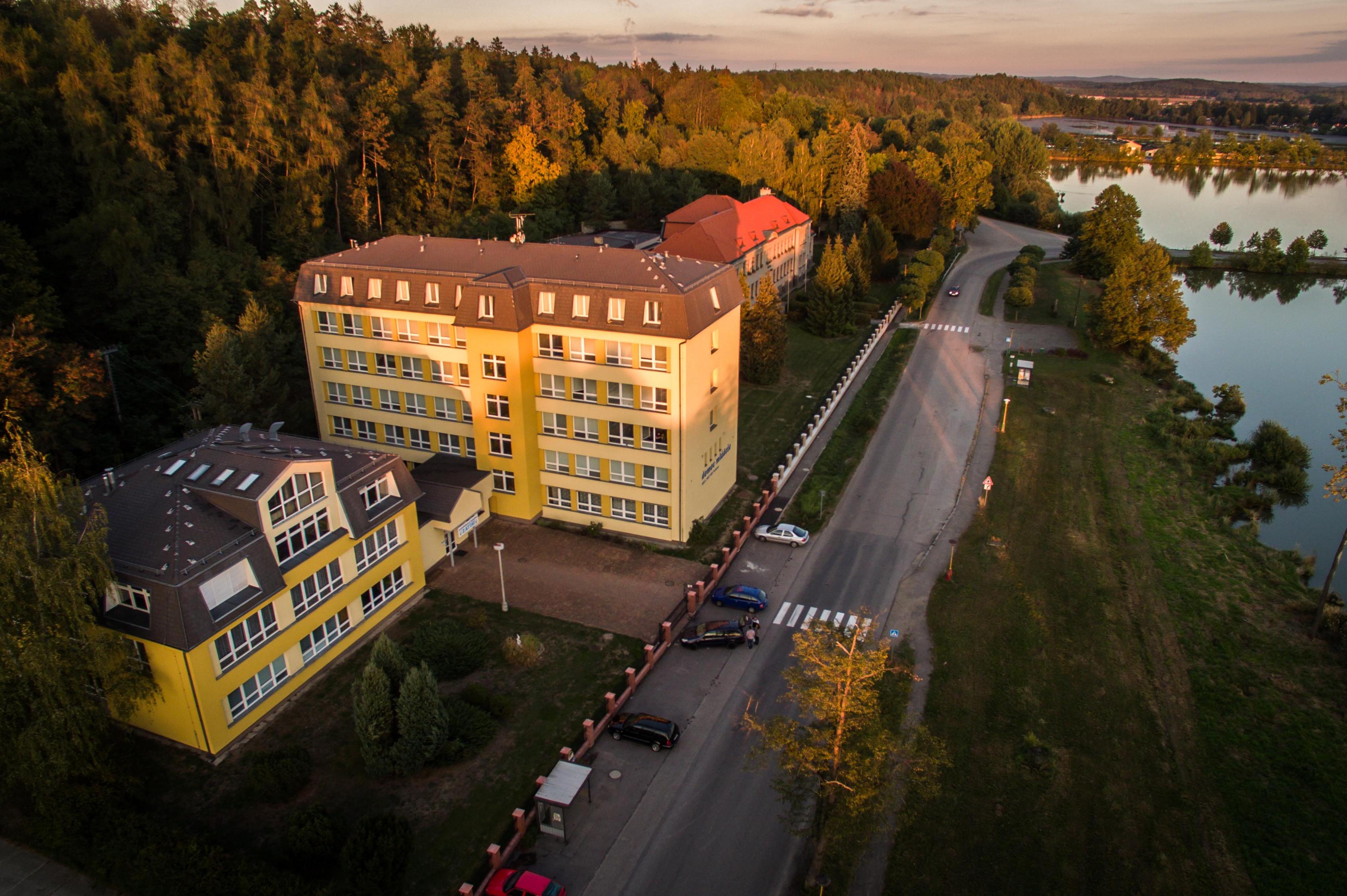 Domov mládeže SRŠ, VOŠVE