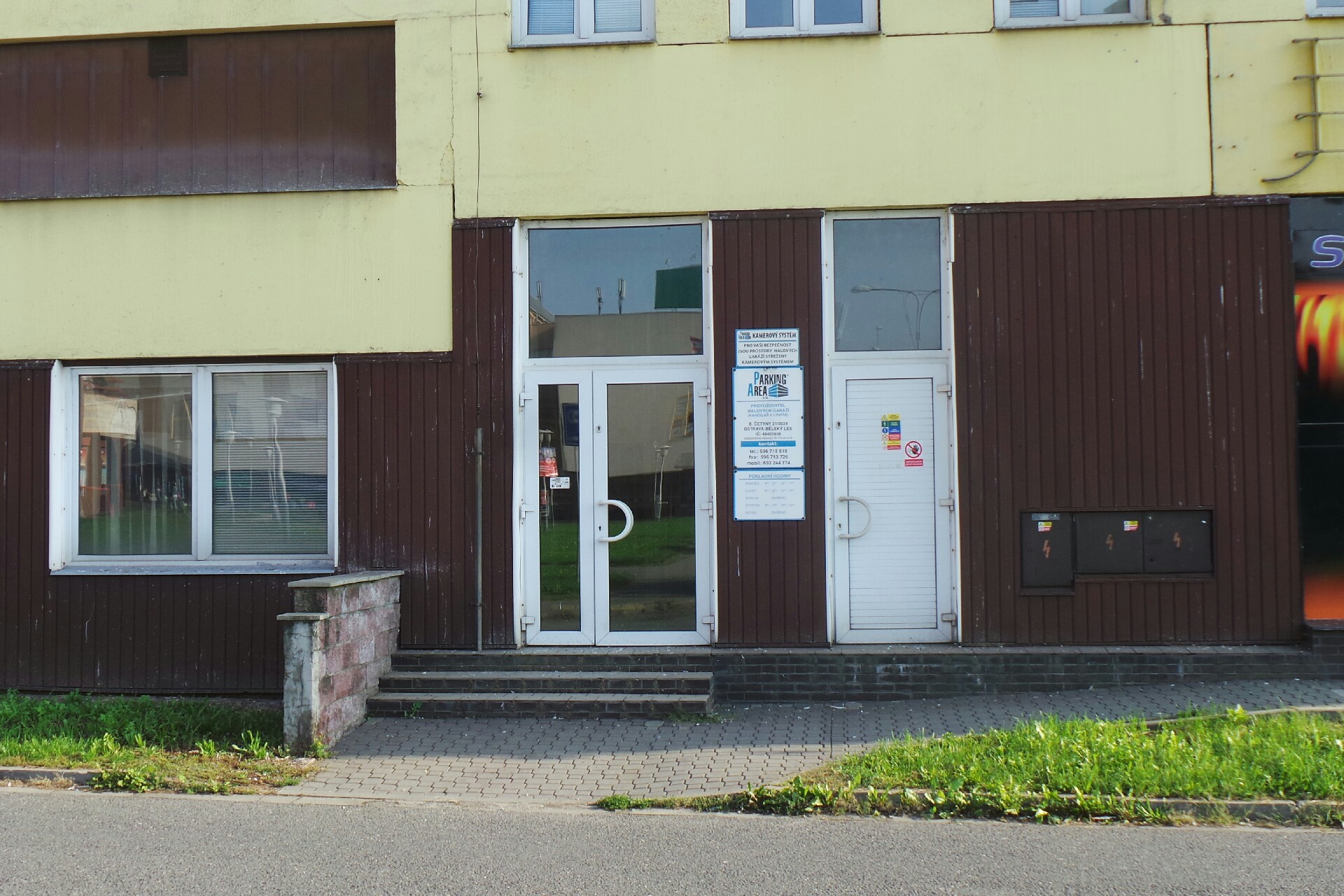 Halová garáž - PARKING AREA, s.r.o.