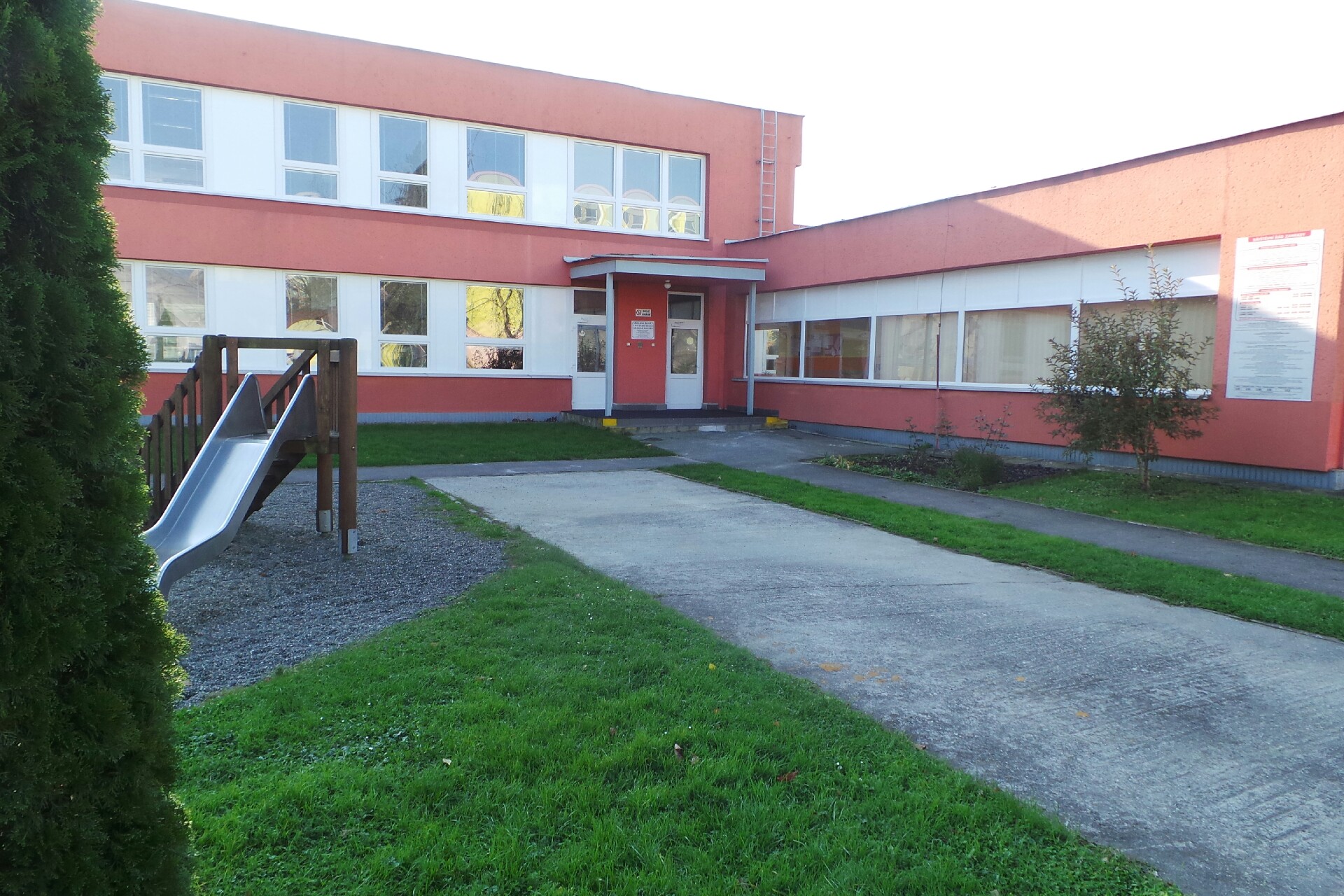 Základní škola a Mateřská škola Dělnická - U Máji