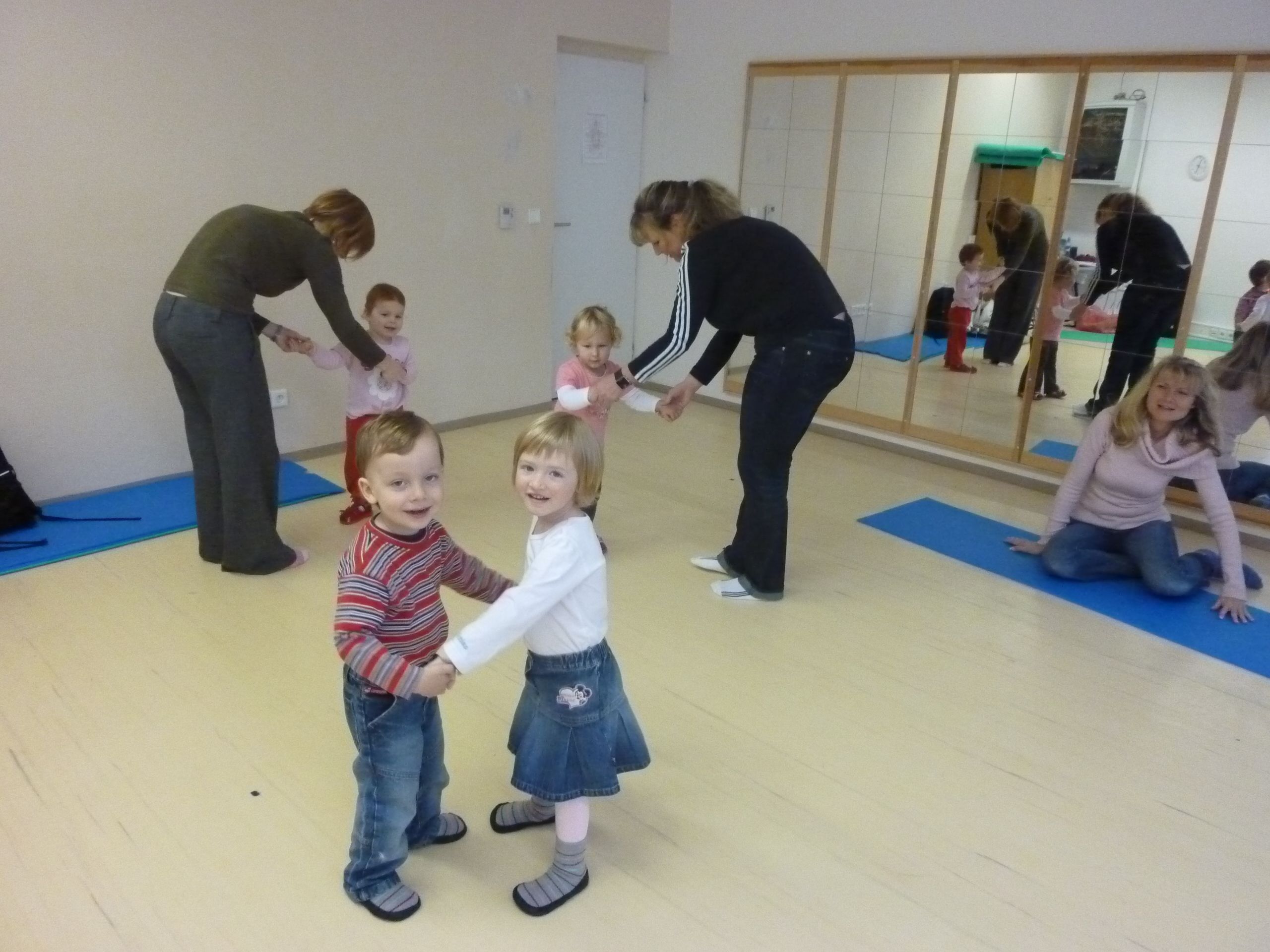 Cvičení s dětmi - Hrátky s batolátky foto 6