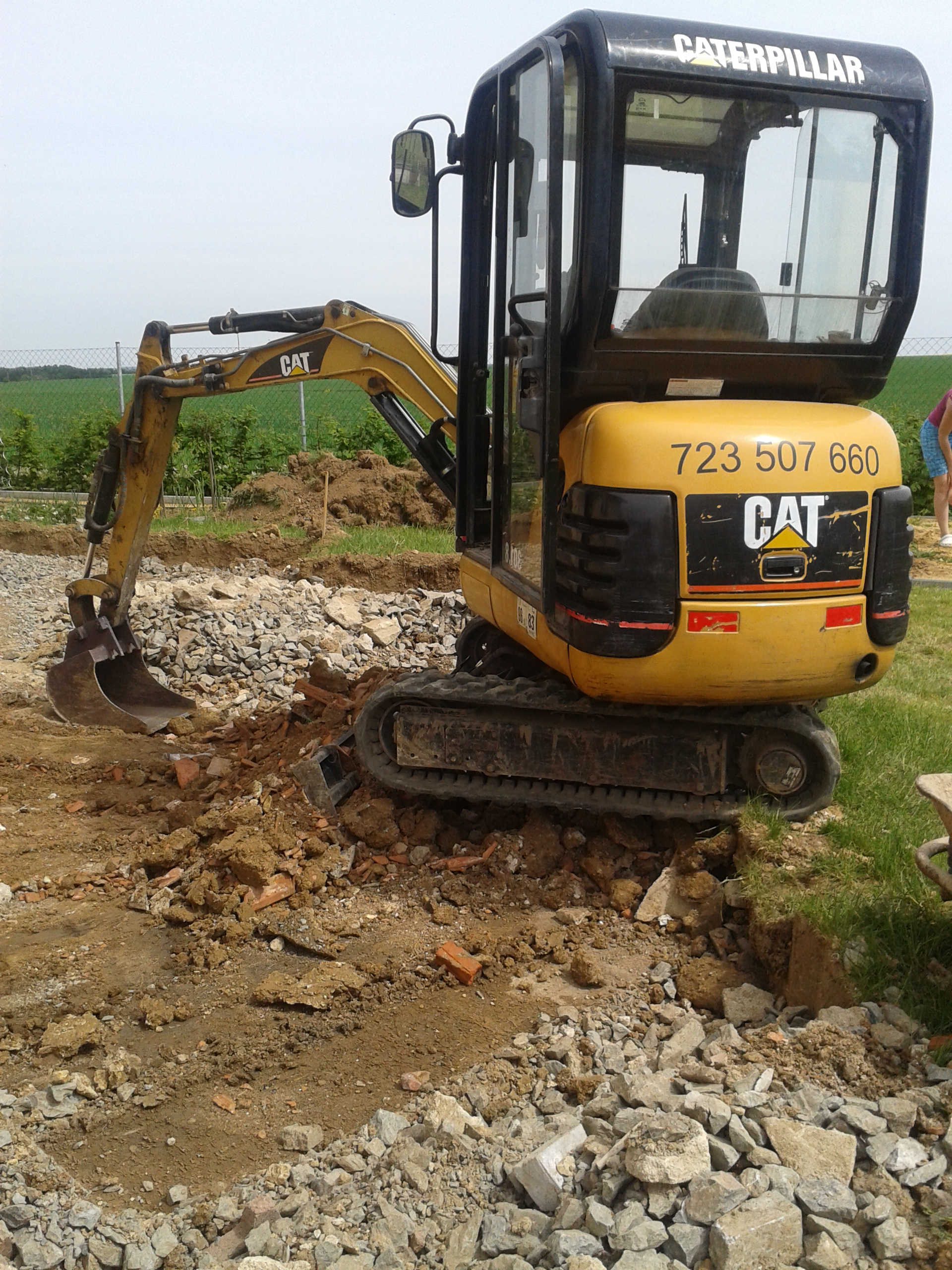 Vyskočil - zemní práce minibagrem foto 4