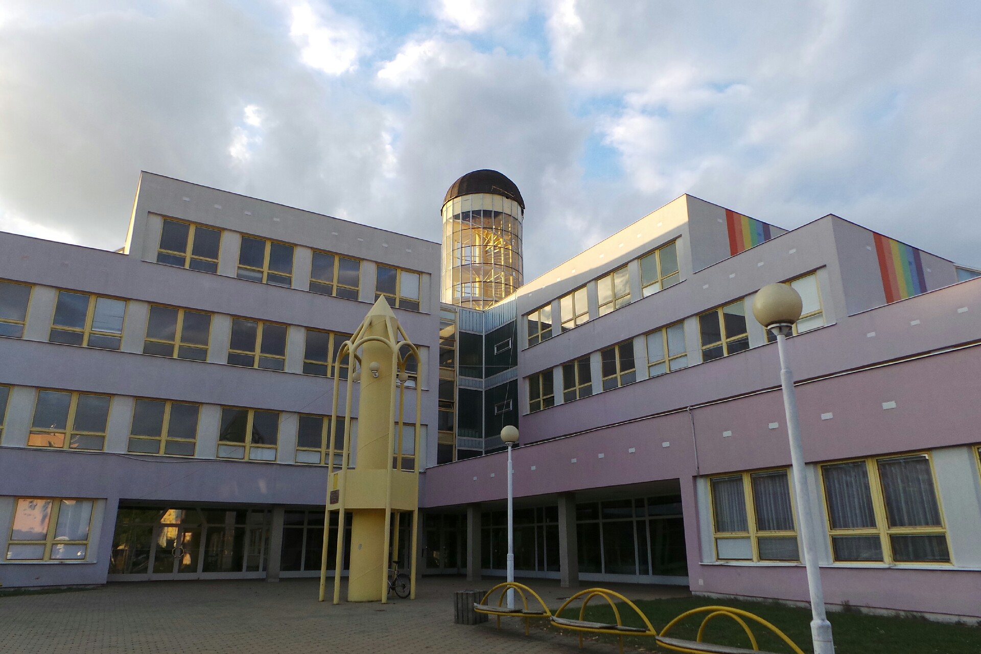 ZŠ a MŠ Mladá Boleslav, 17. listopadu