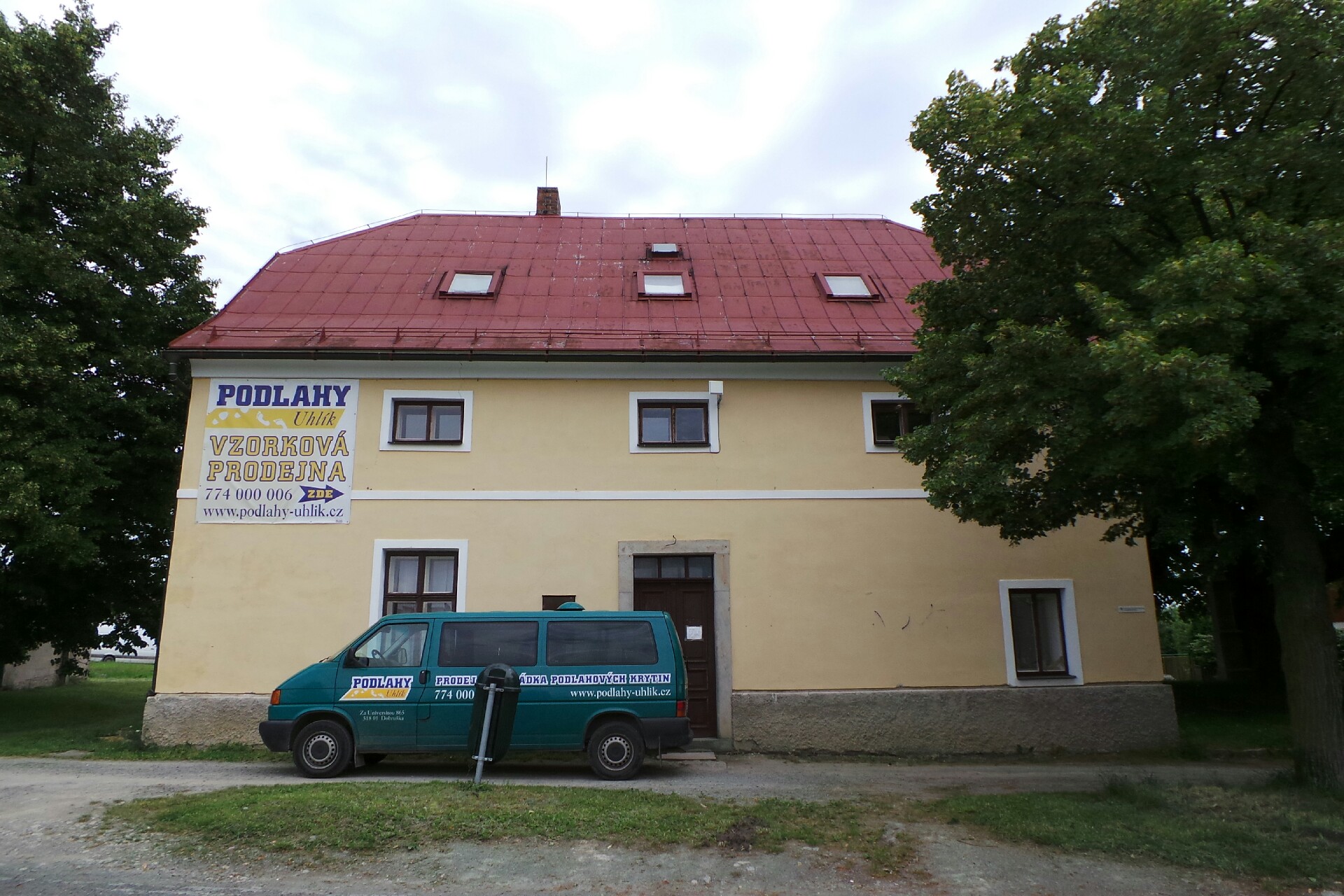 Podlahy Uhlík
