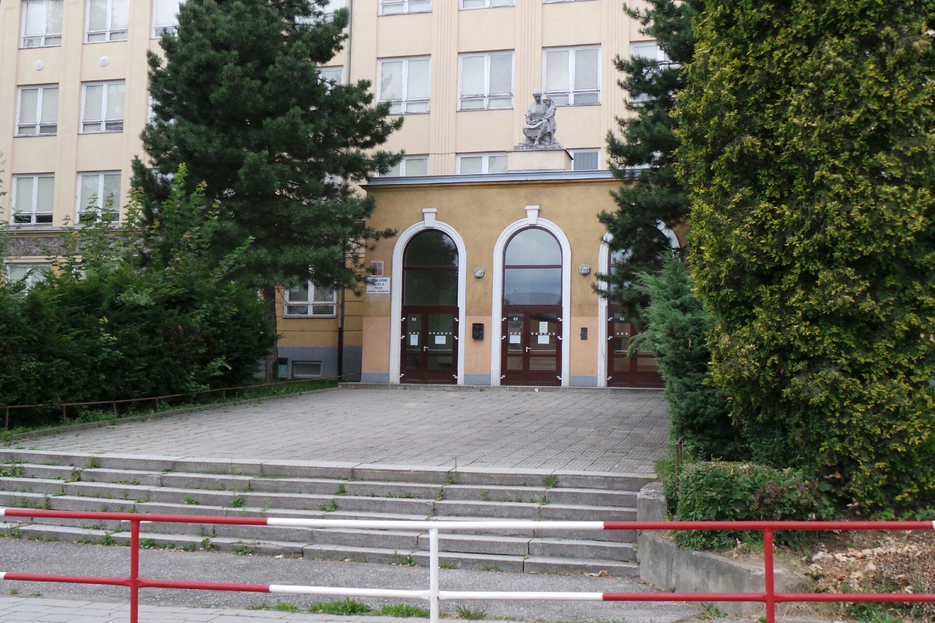 ZŠ Havířov, Školní