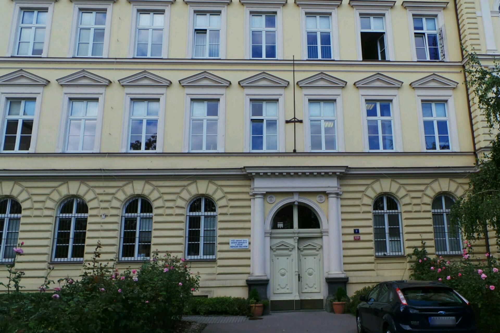 Vyšší odborná škola oděvního návrhářství a Střední průmyslová škola oděvní Praha