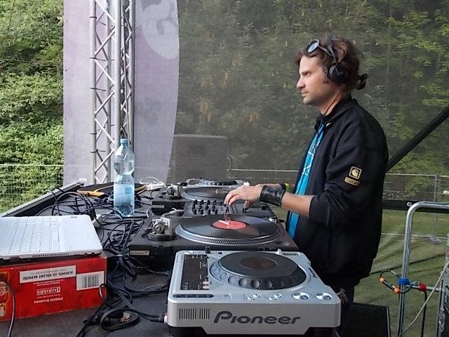 DJ Dekades foto 3