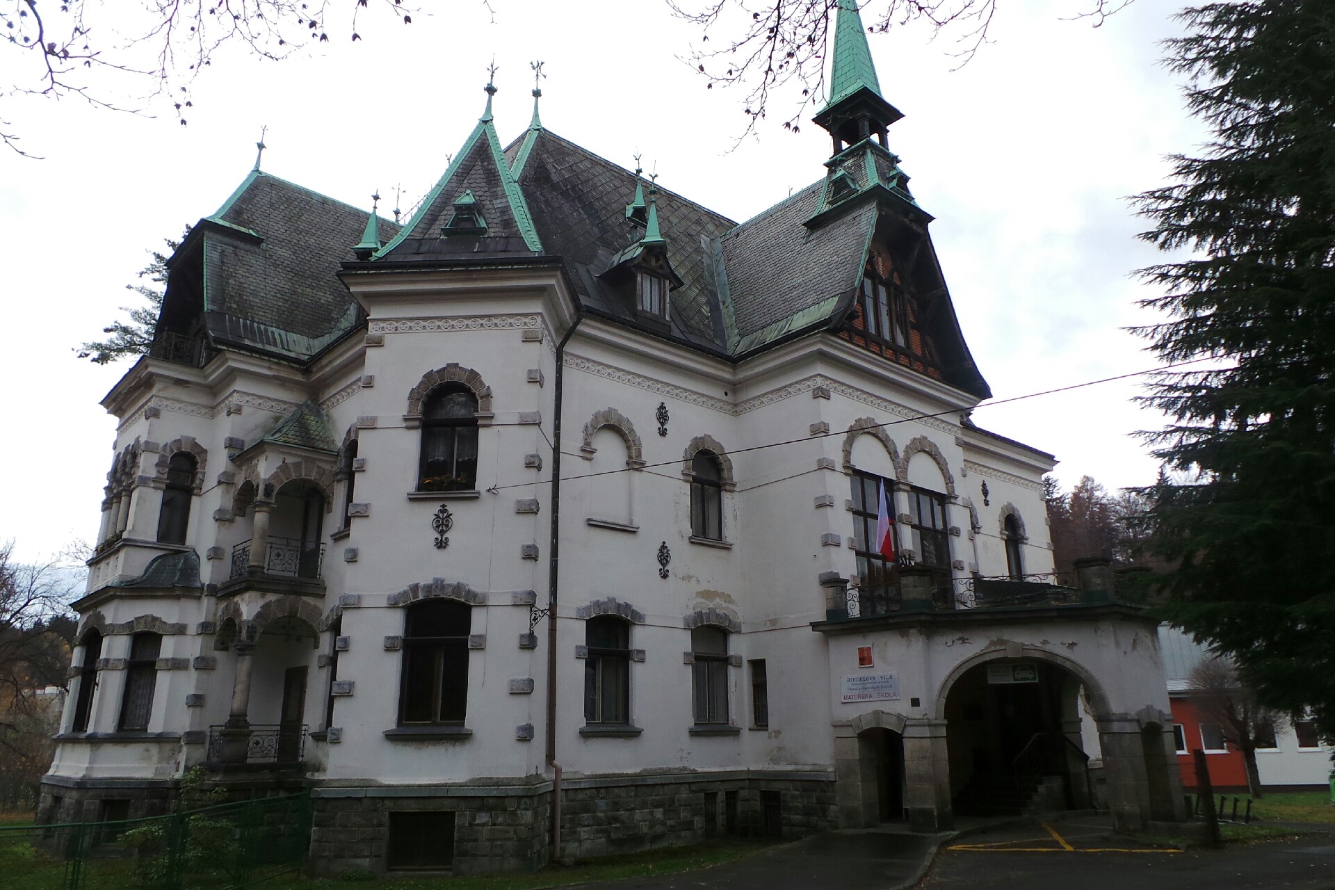 Městská knihovna v Desné