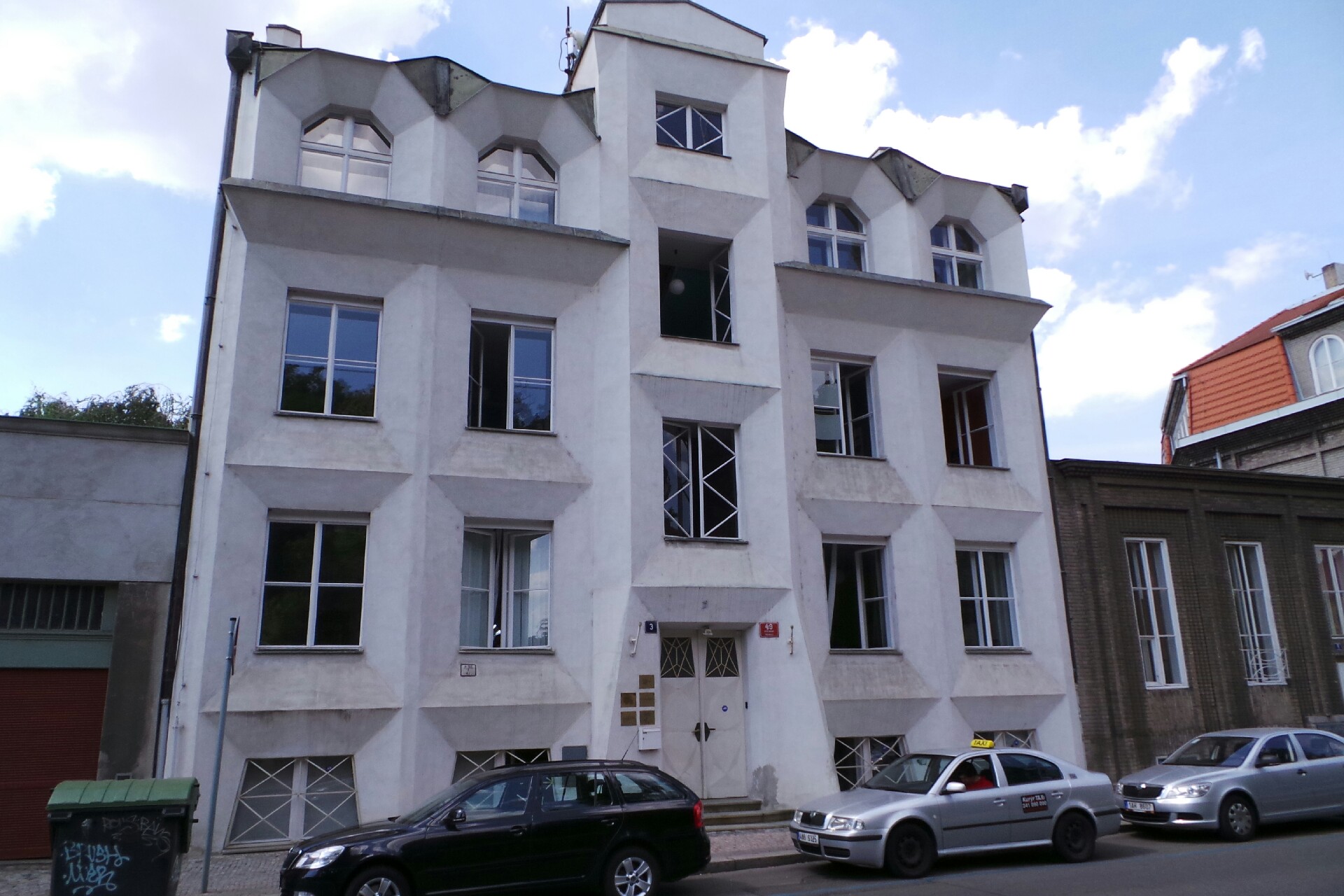 LOWE PRAGUE, s.r.o.