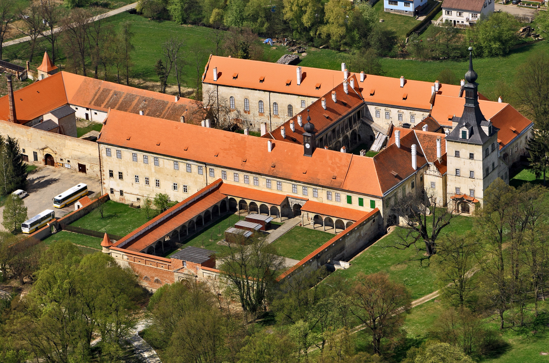 Státní zámek Uherčice