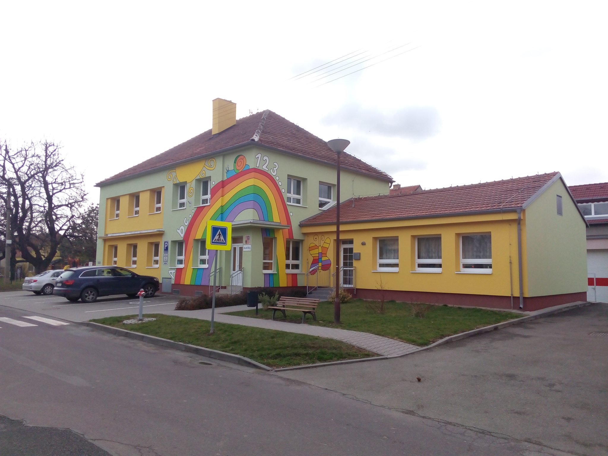 ZŠ a MŠ Holasice foto 2