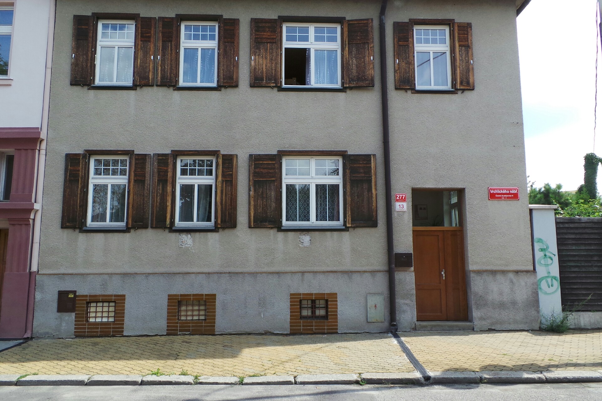 Vína Vrchlického nábř. 	277