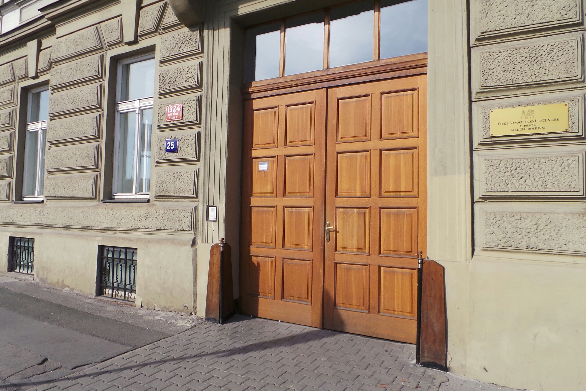 České vysoké učení technické v Praze - Ústav mechaniky a materiálů Fakulty dopravní