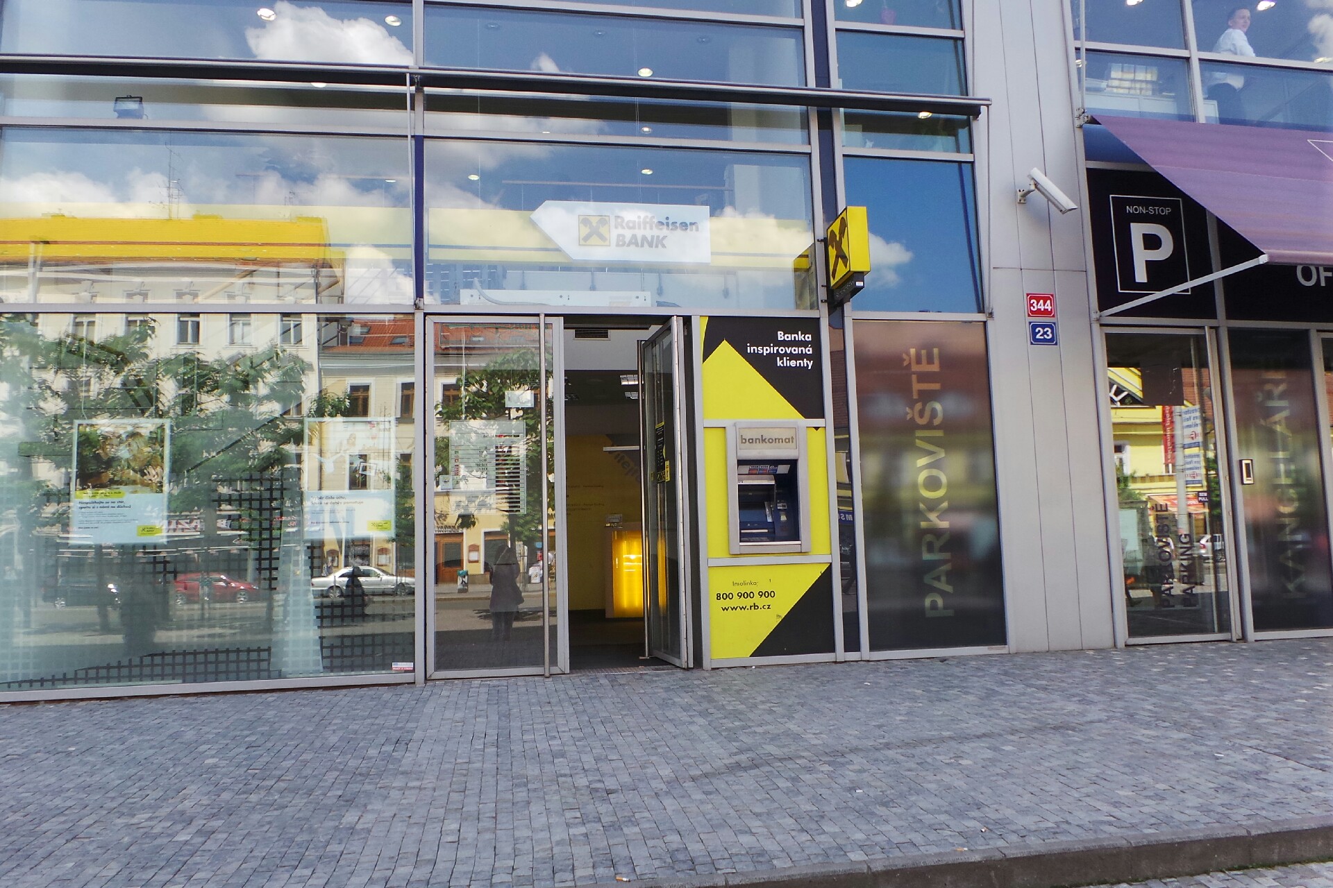 Raiffeisenbank - bankomat