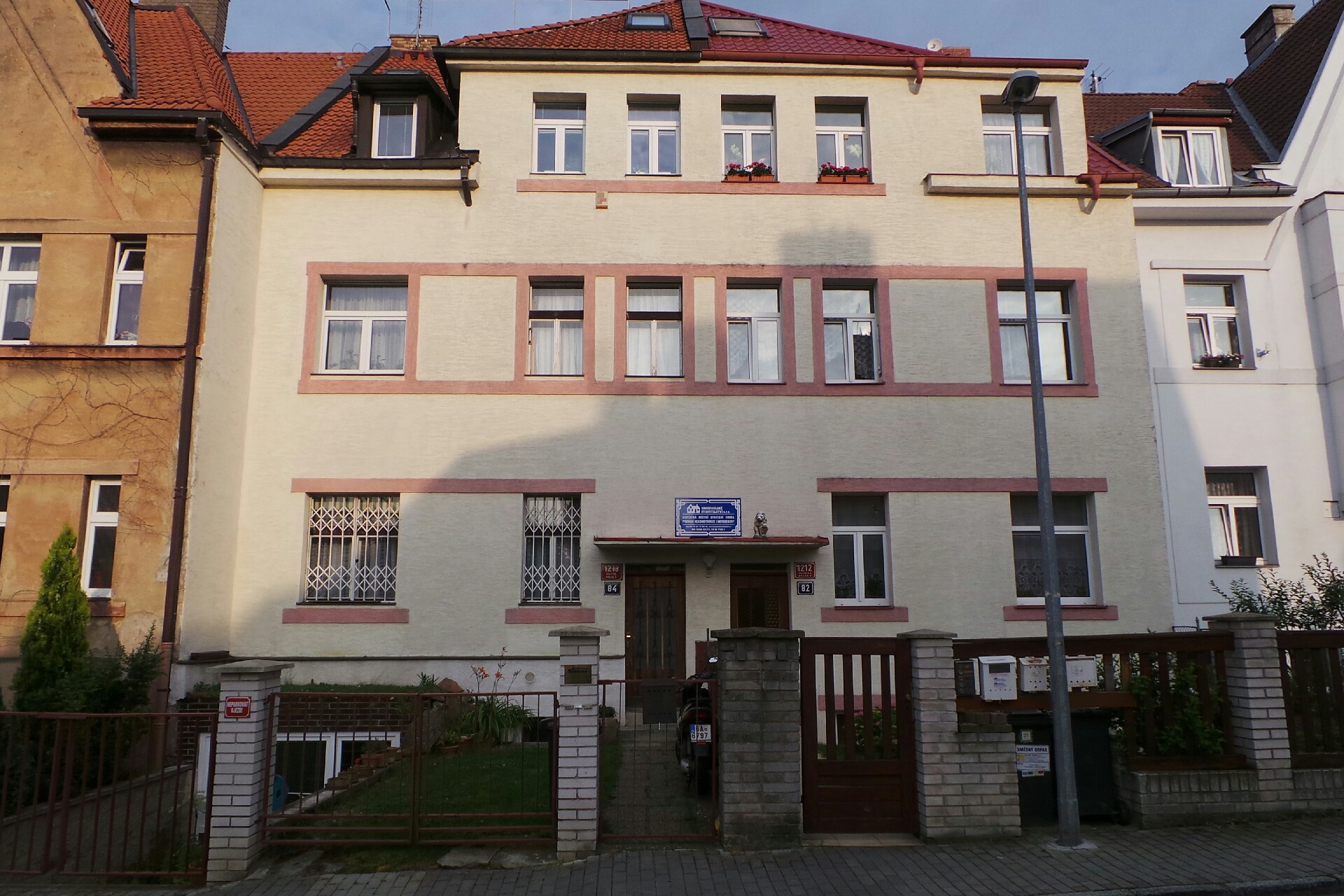 HANSPAULSKÉ STAVITELSTVÍ - kontejnerová doprava