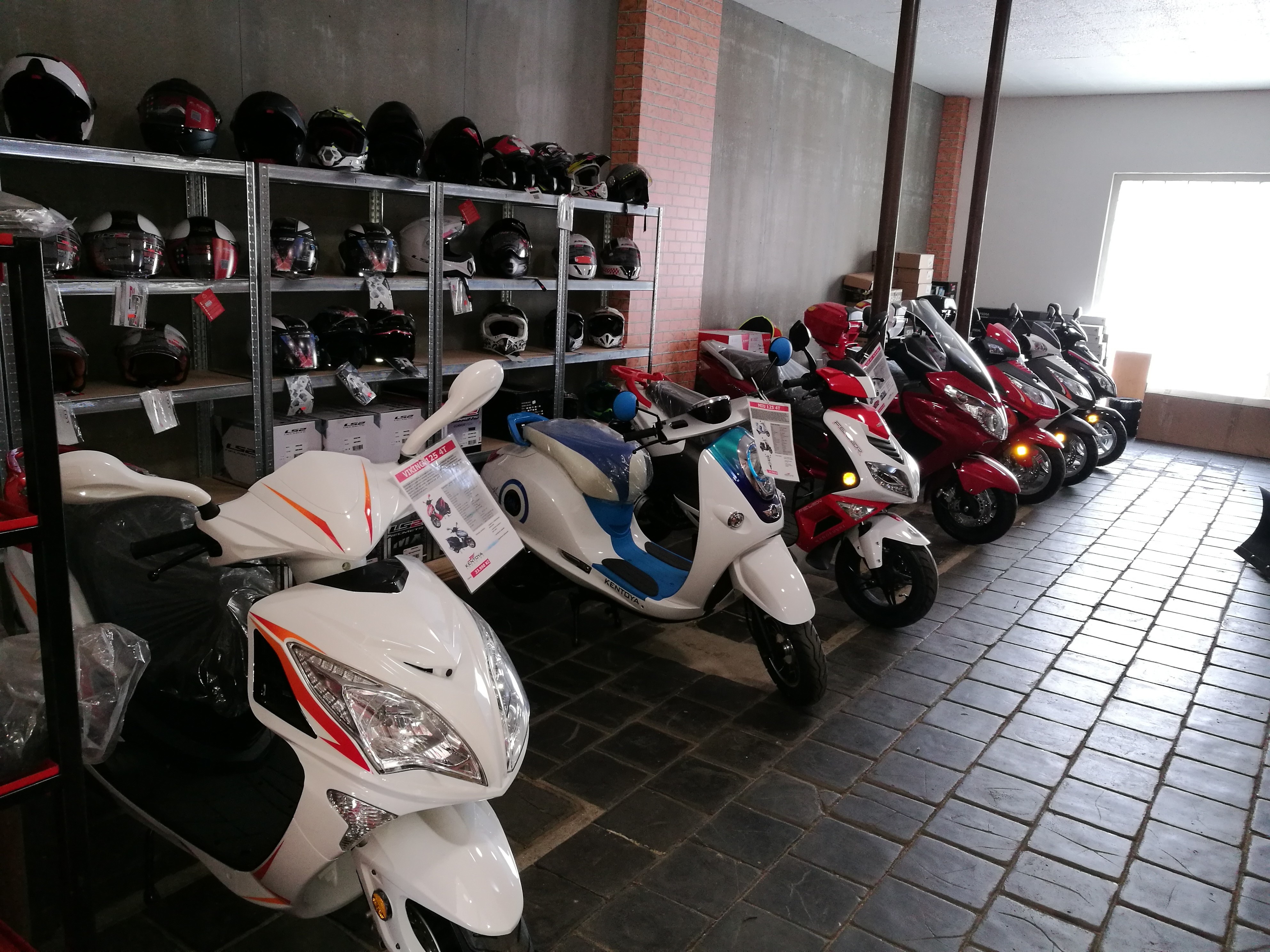 BRCars s.r.o. - Prodejna foto 4