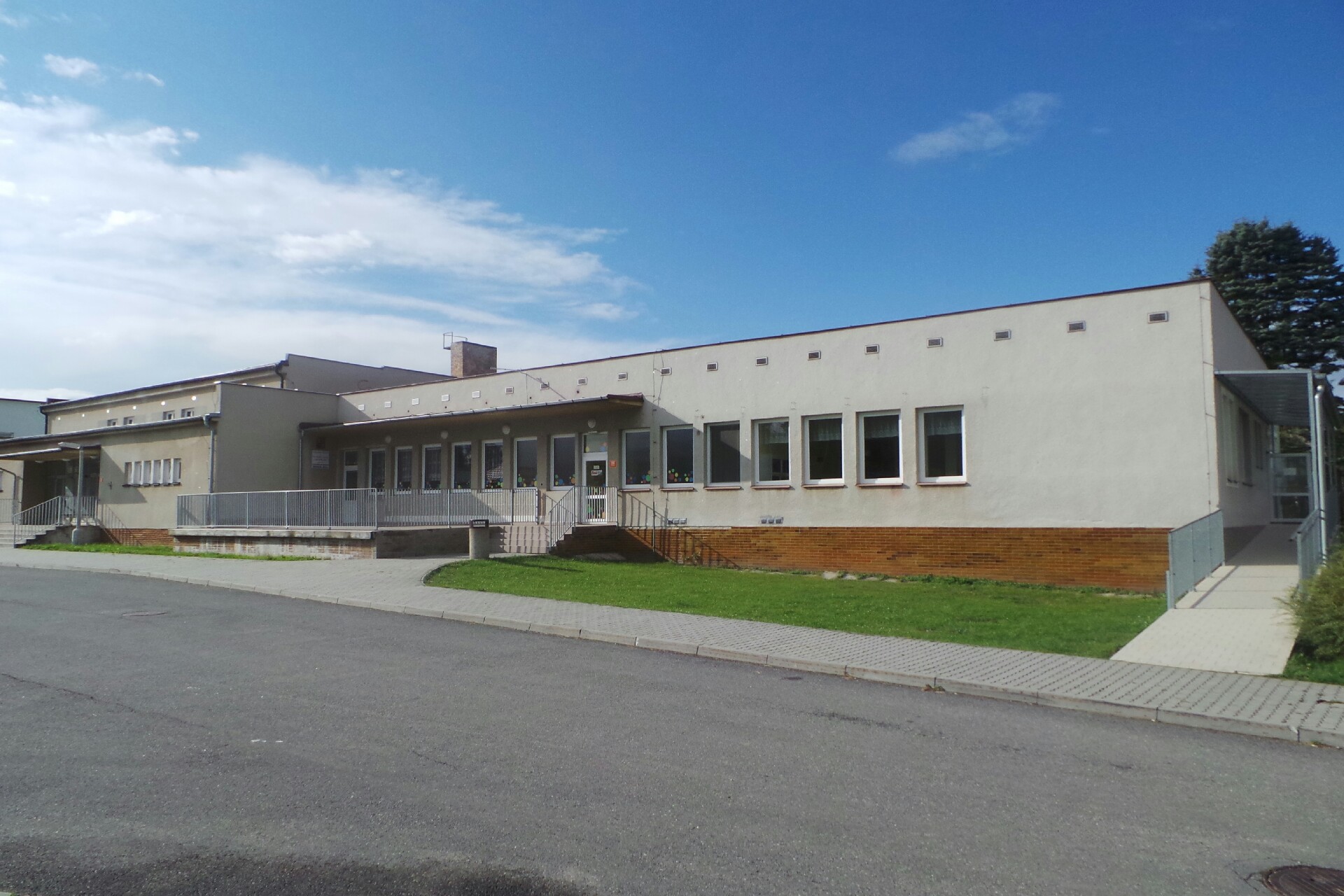 ZŠ a MŠ Chotoviny, Rudé armády