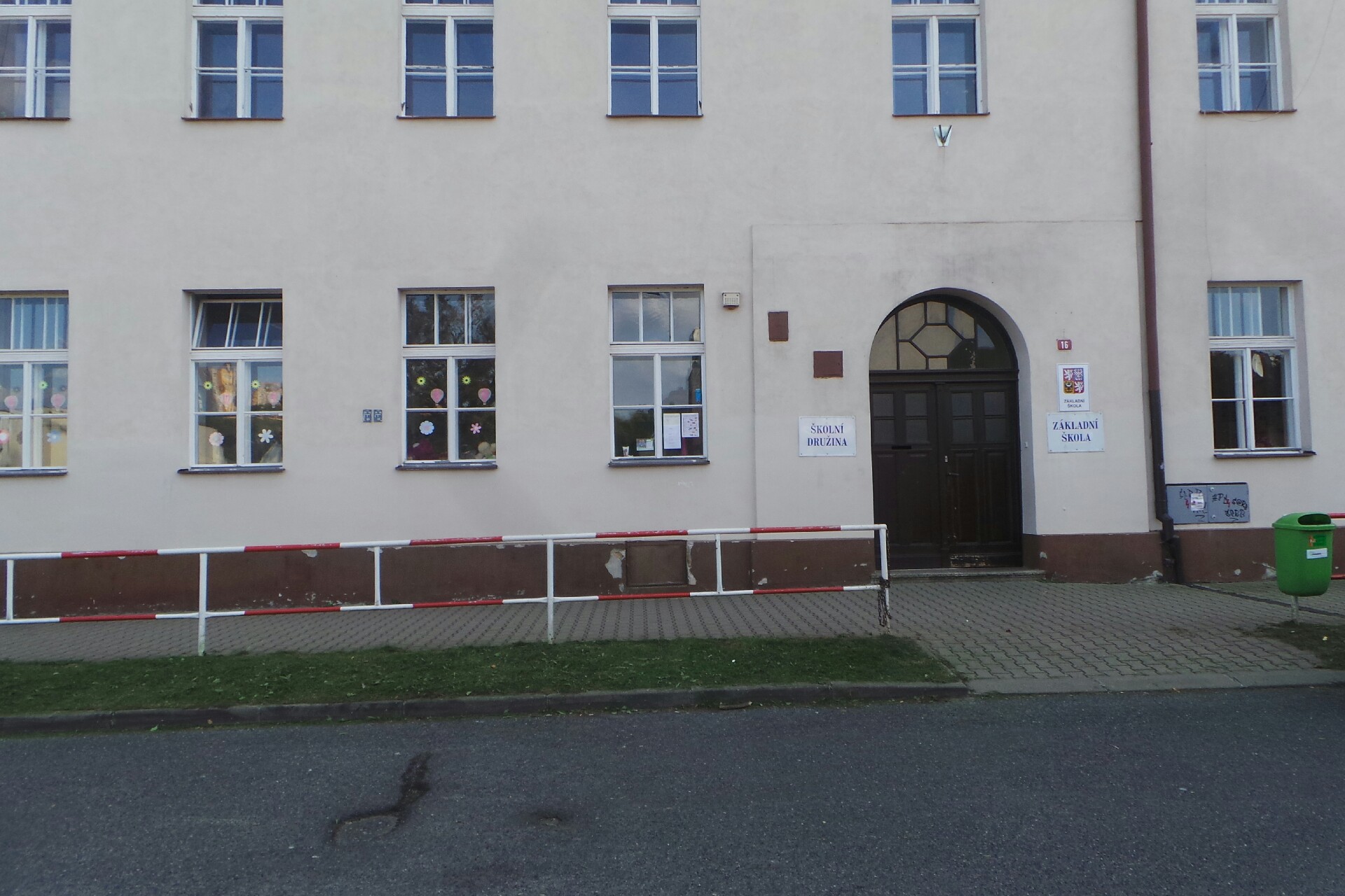 ZŠ, Praha 9 - Kyje, Šimanovská 16 foto 2