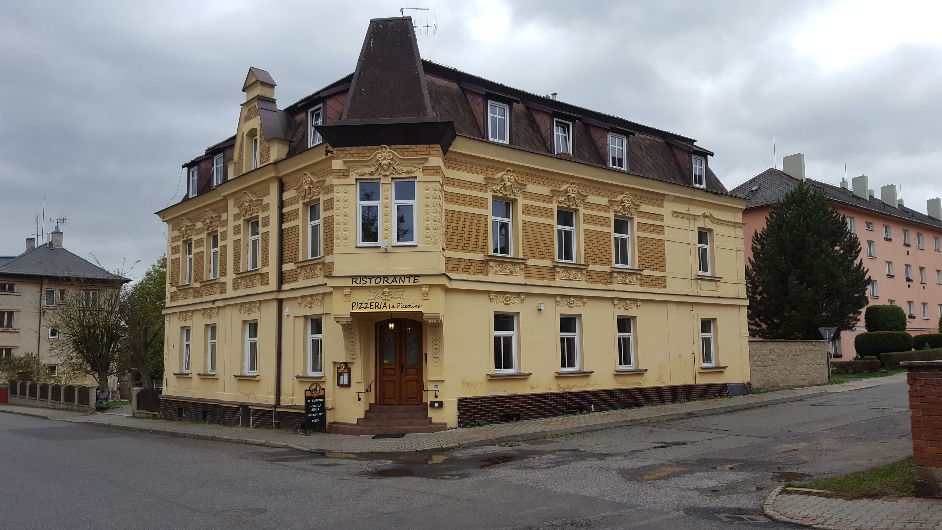 Ristorante & Pizzeria La Piccolina