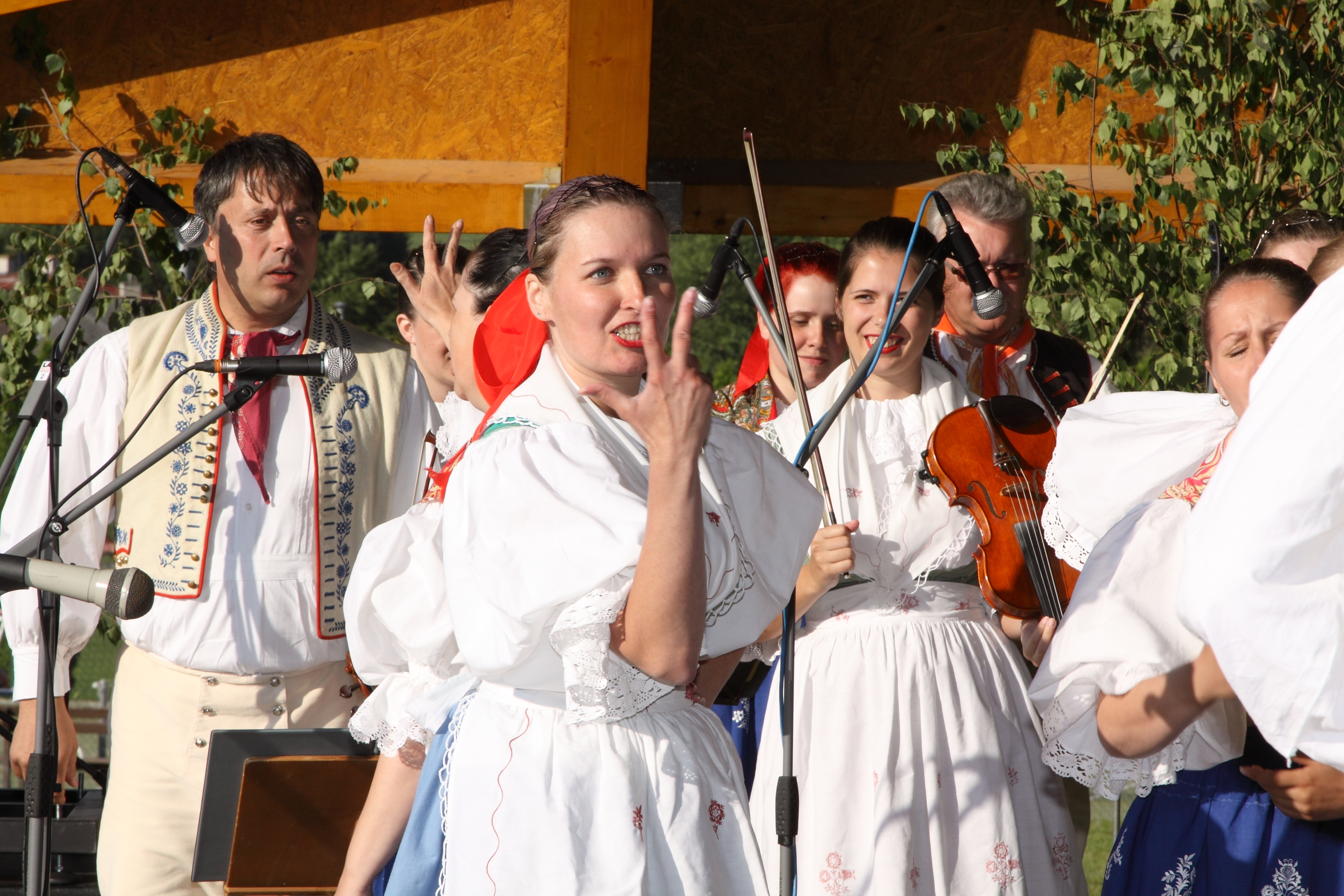 Folklórní soubor JARO foto 4