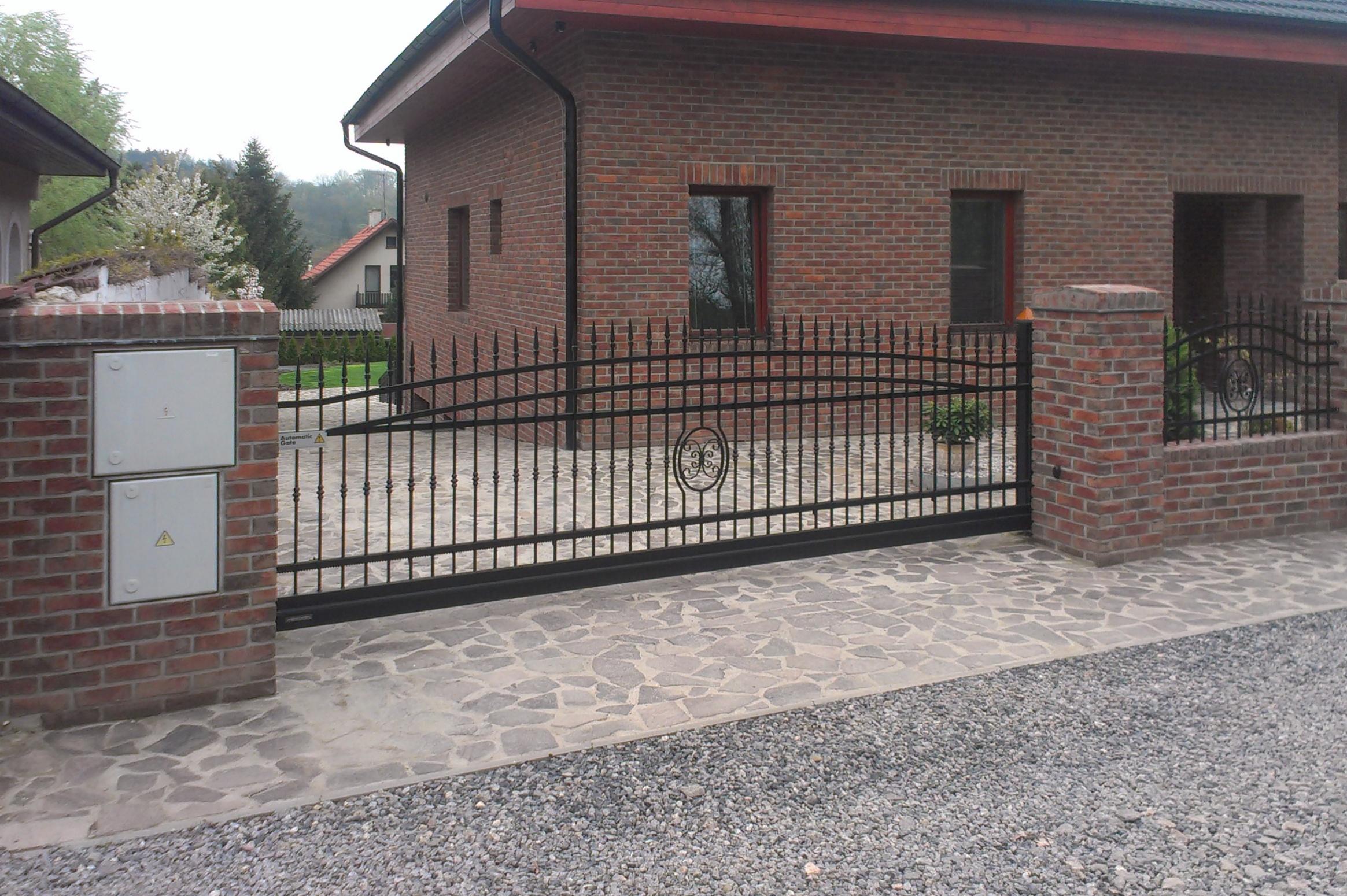 Garážová vrata, vjezdové brány, ploty a pohony – Zbyněk Urban