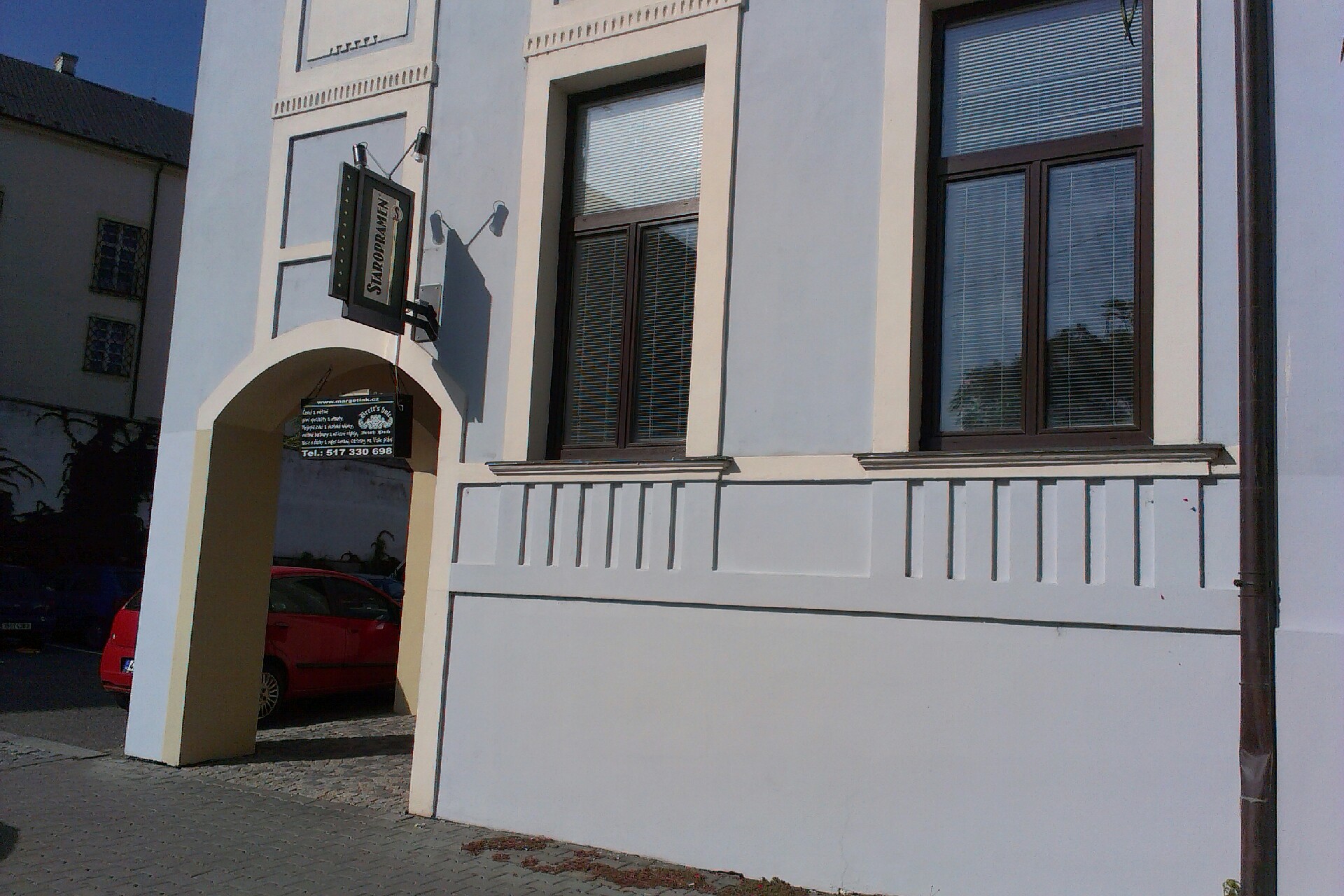 Brett's Hole Irish Pub