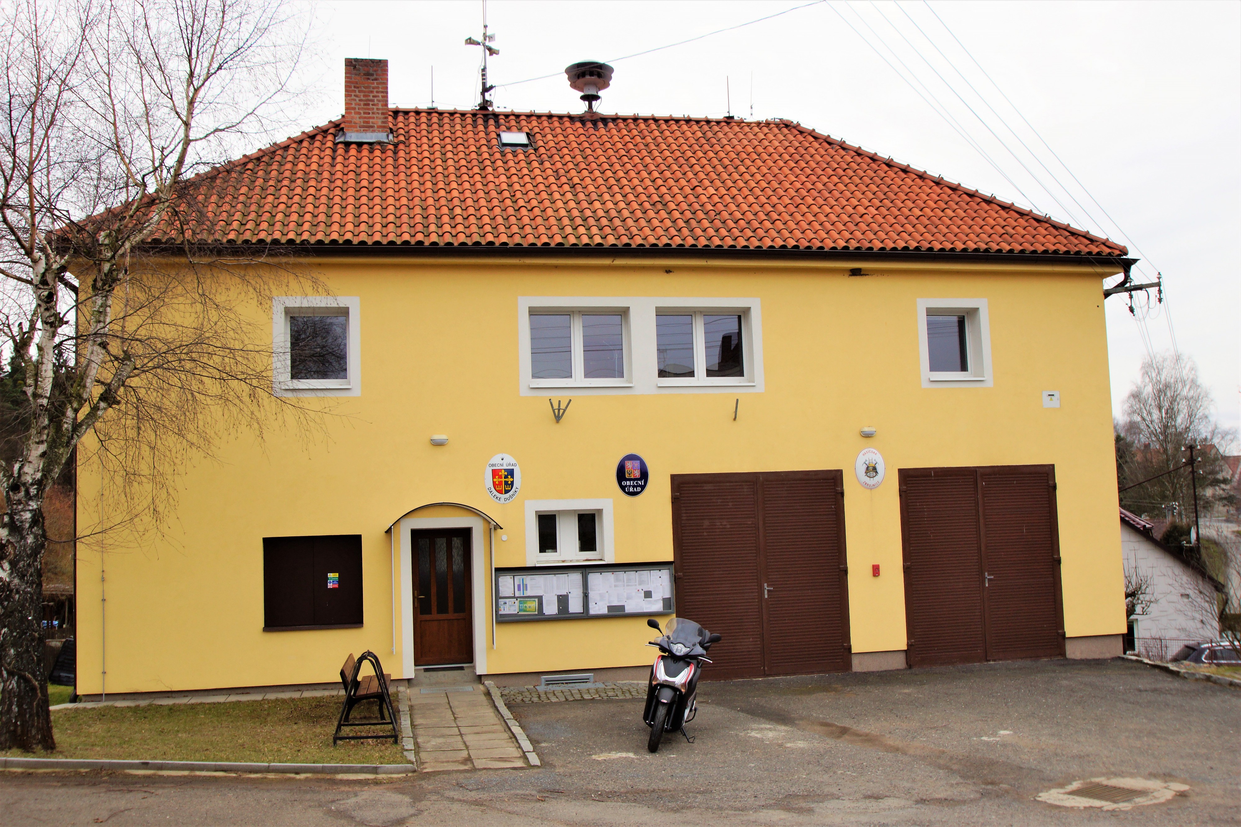 Daleké Dušníky - obecní úřad foto 2