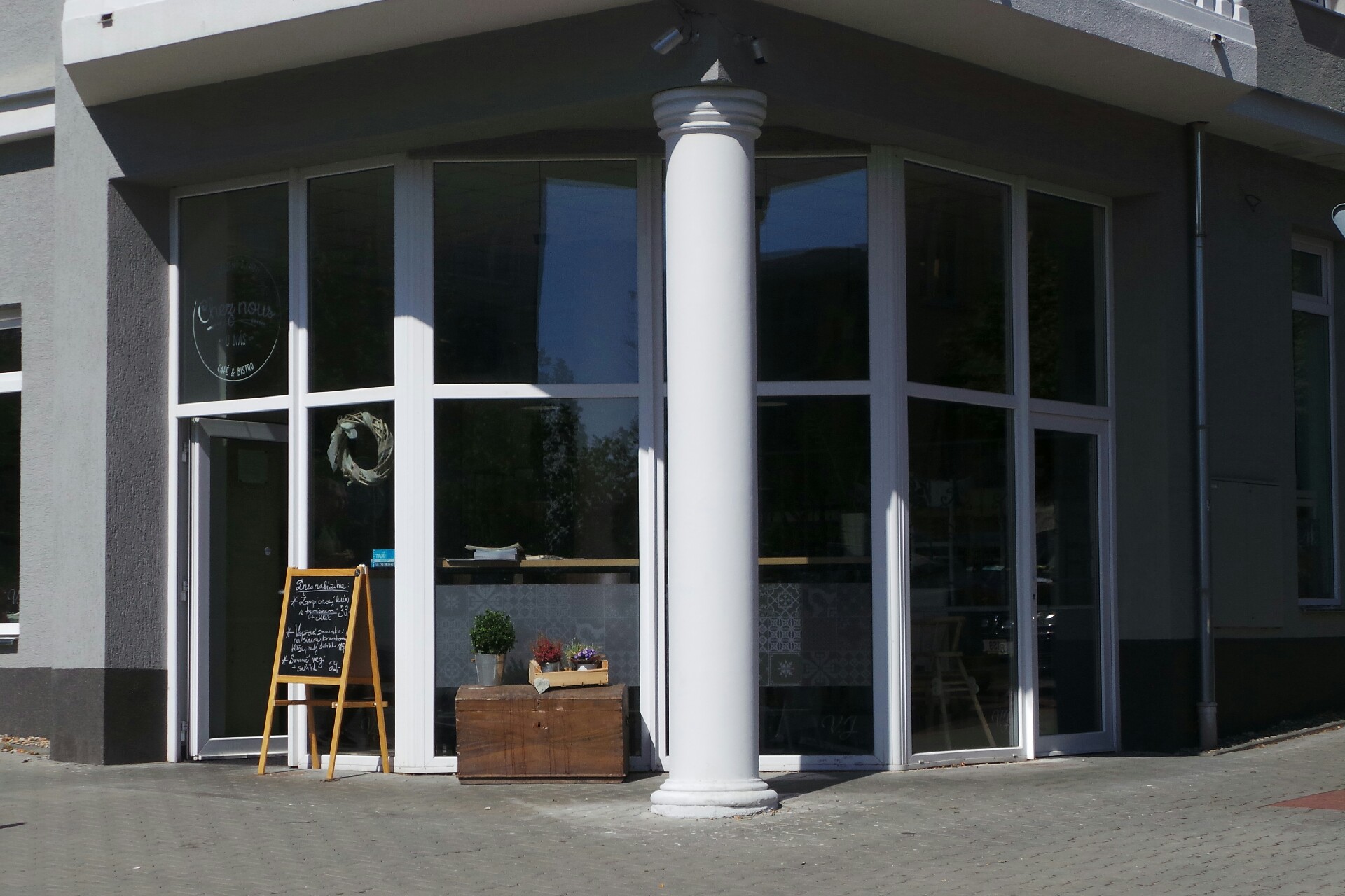 Chez nous - café & bistro