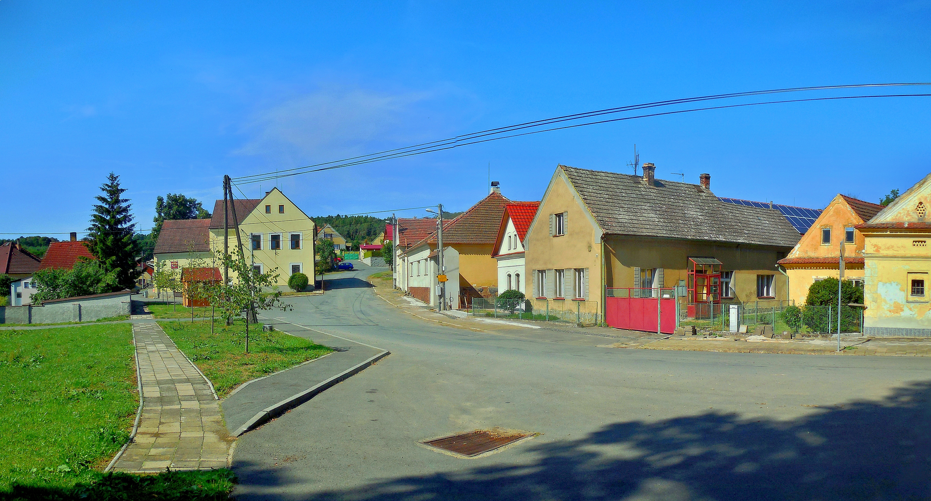 Ptenín - obecní úřad foto 2