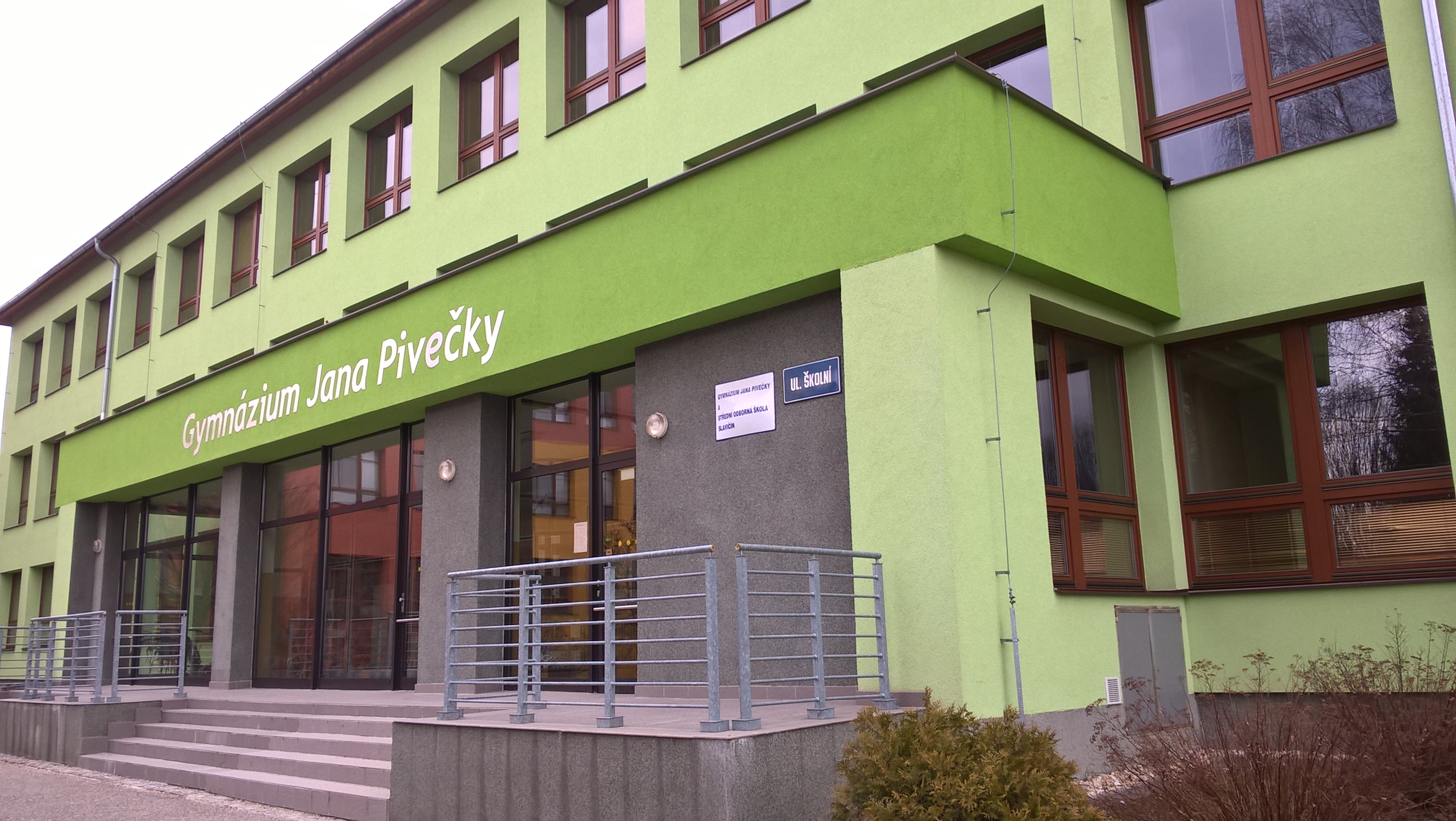 Gymnázium Jana Pivečky a Střední odborná škola Slavičín foto 2