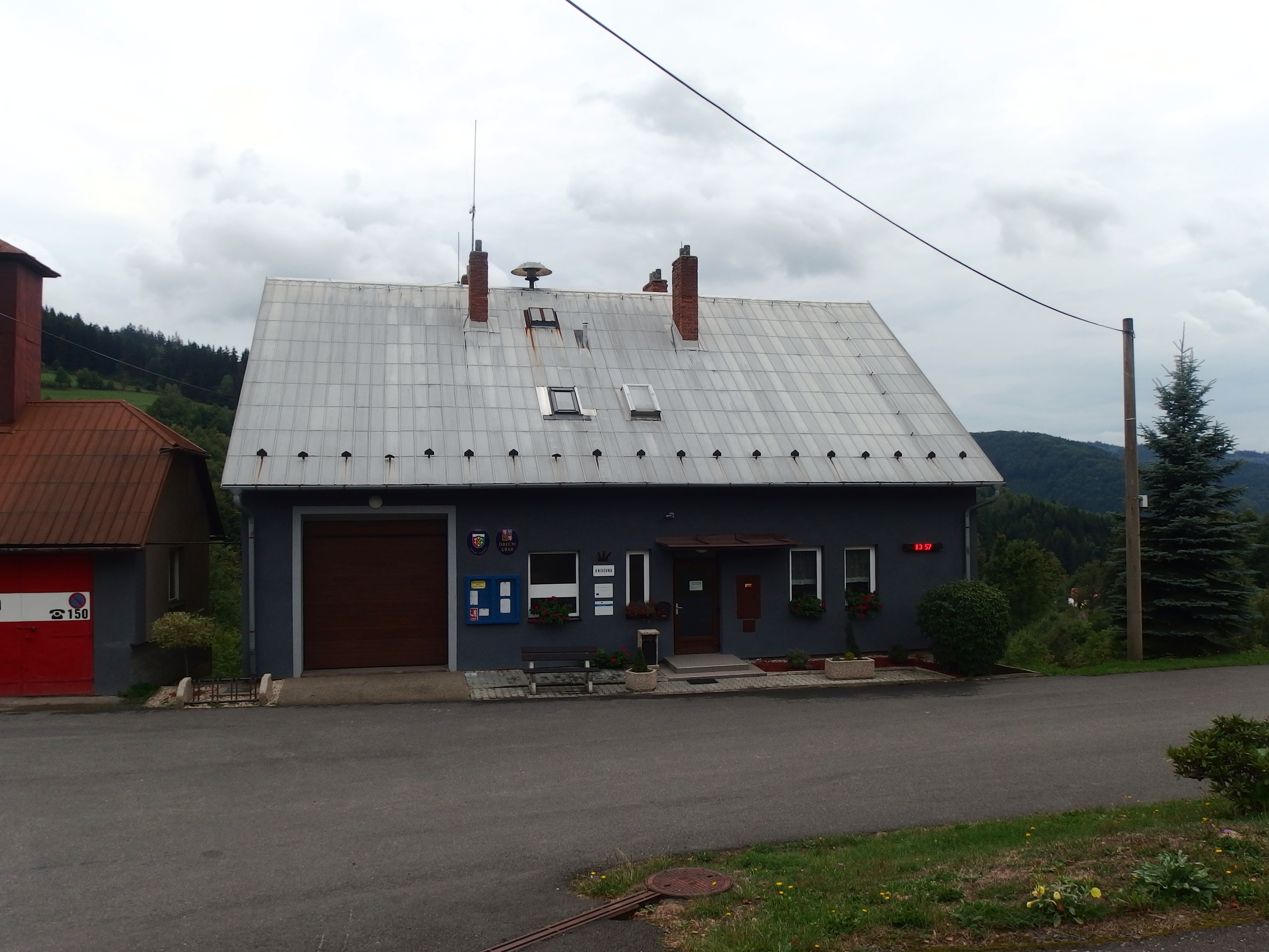 Velká Lhota - obecní úřad