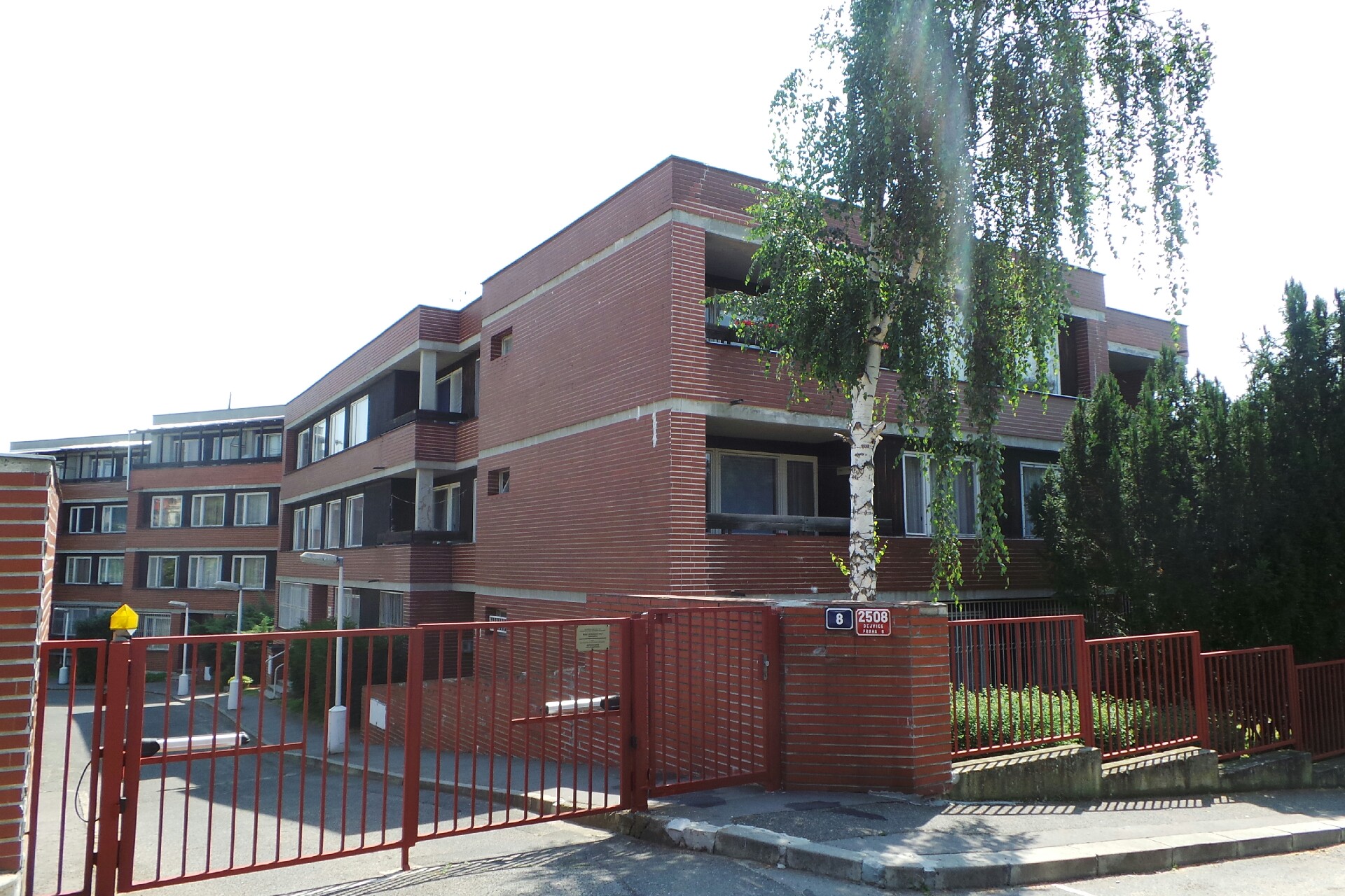 Zprostředkovatelská činnost - Pragakom, spol. s r.o.