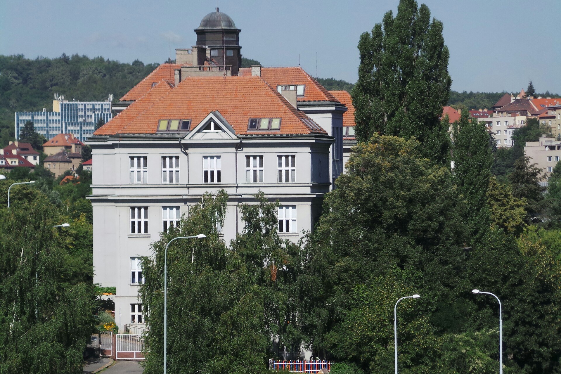 Střední zdravotnická škola Praha 5, Výmolova